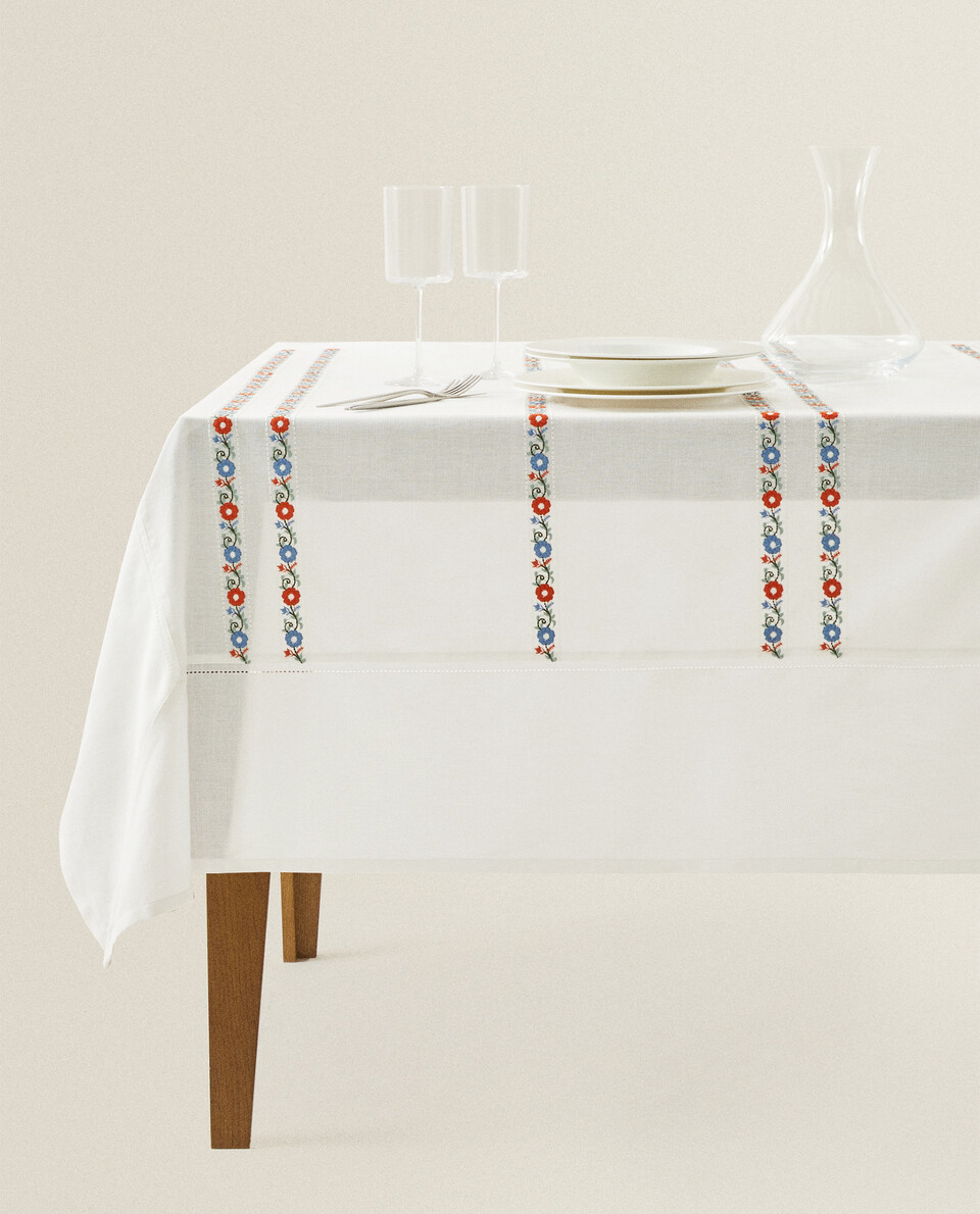 EMBROIDERED COTTON TABLECLOTH