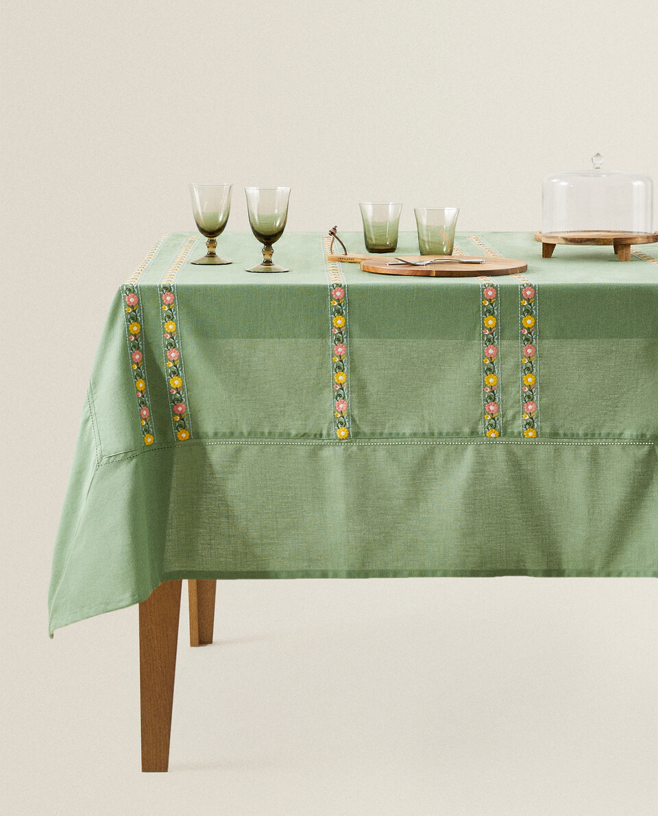 EMBROIDERED COTTON TABLECLOTH