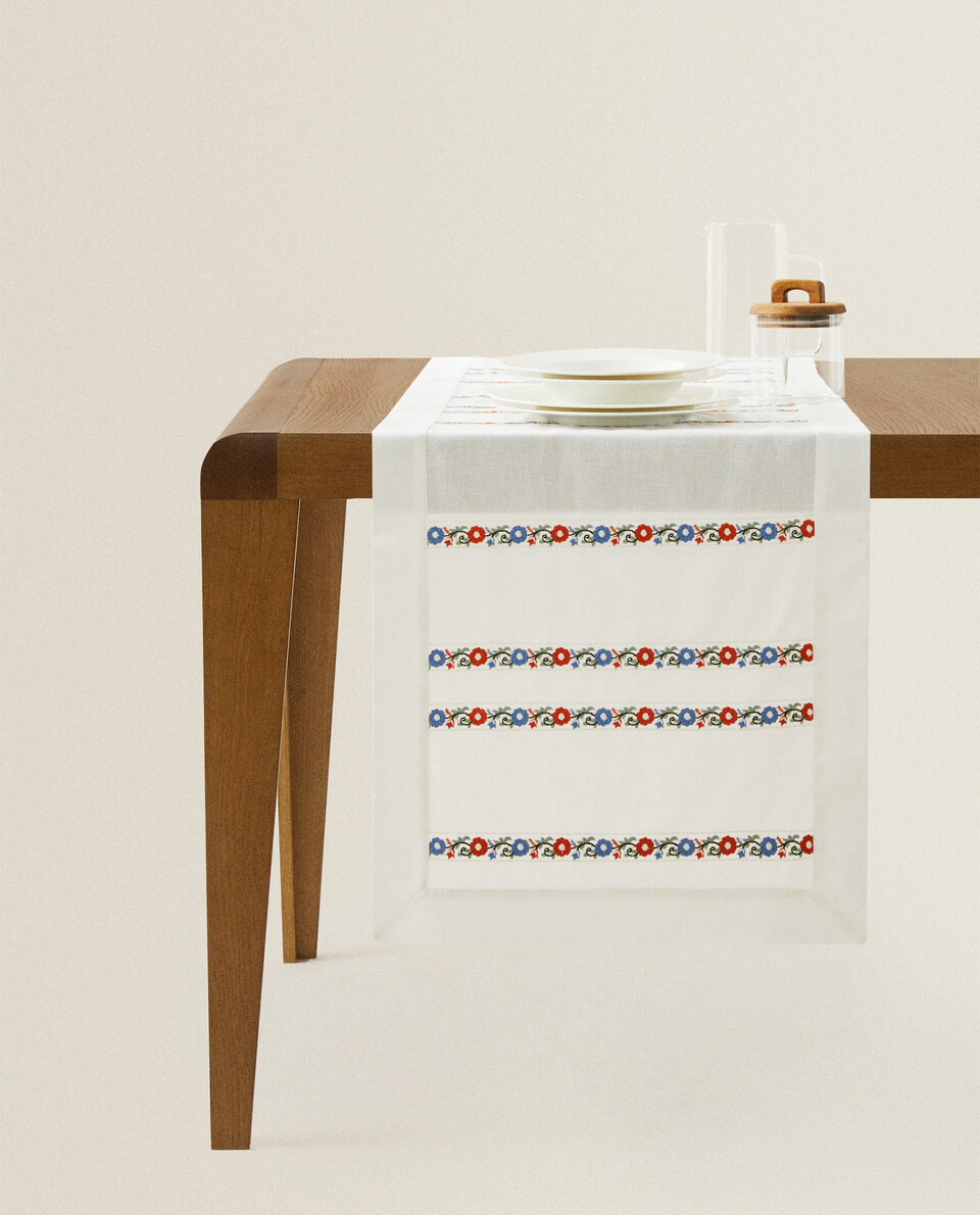 EMBROIDERED COTTON TABLE RUNNER