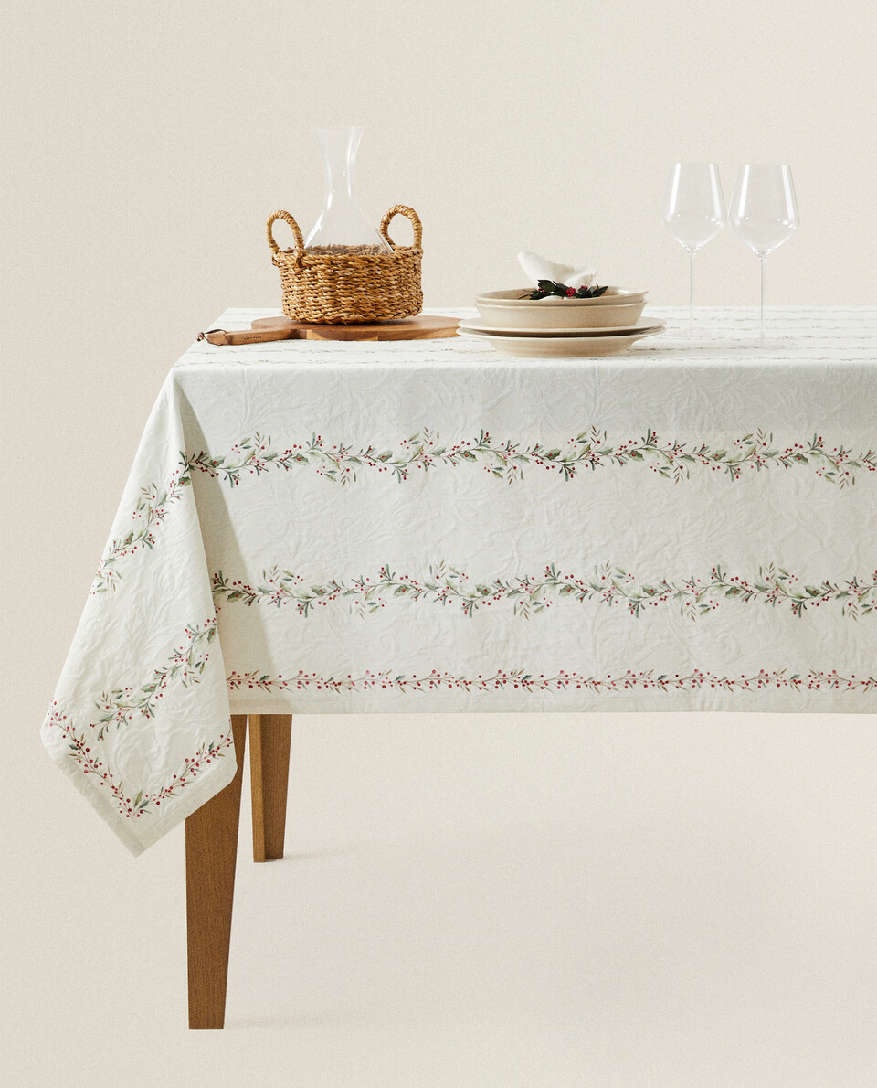 JACQUARD COTTON TABLECLOTH WITH CHRISTMAS HOLLY