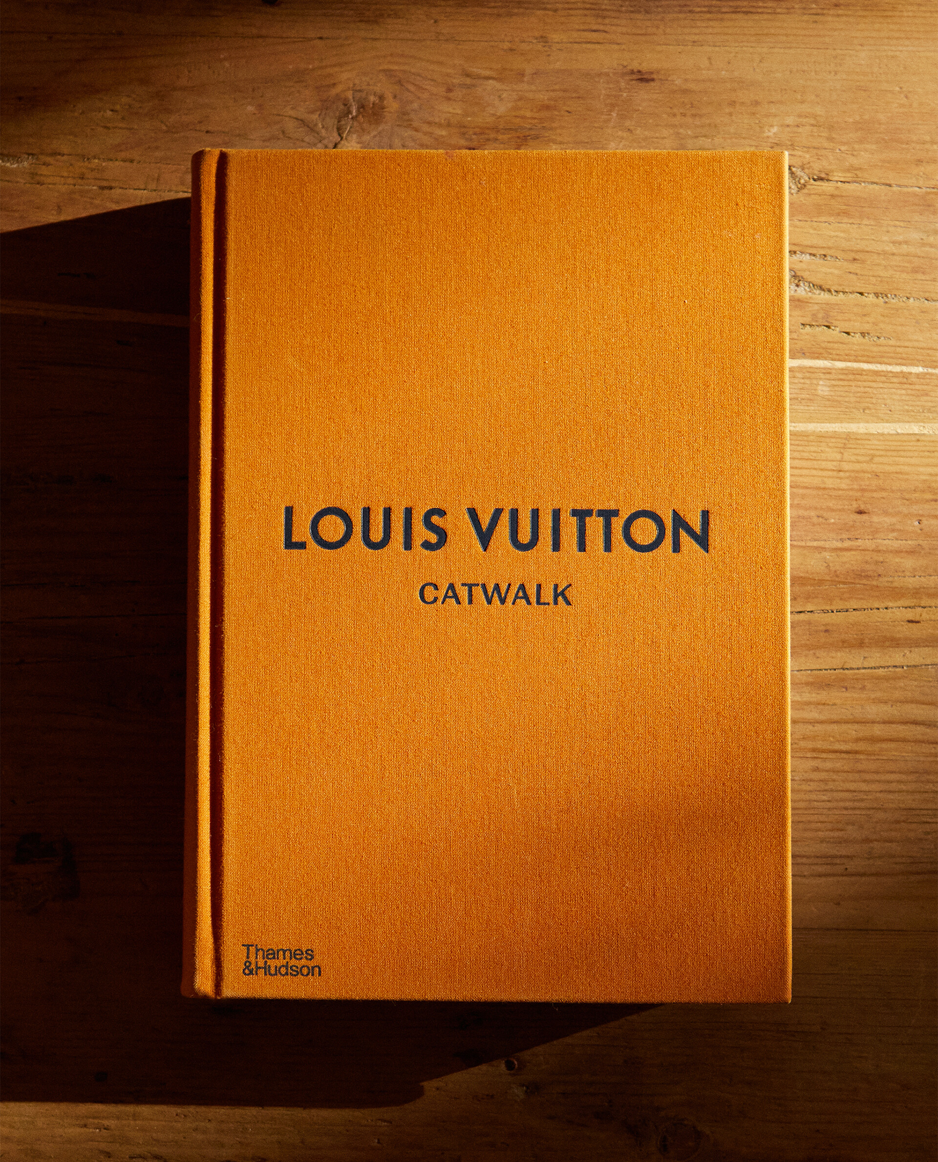 Louis Vuitton Catwalk Tafelboek - LaroChic Sfeer & Wonen - Helmond