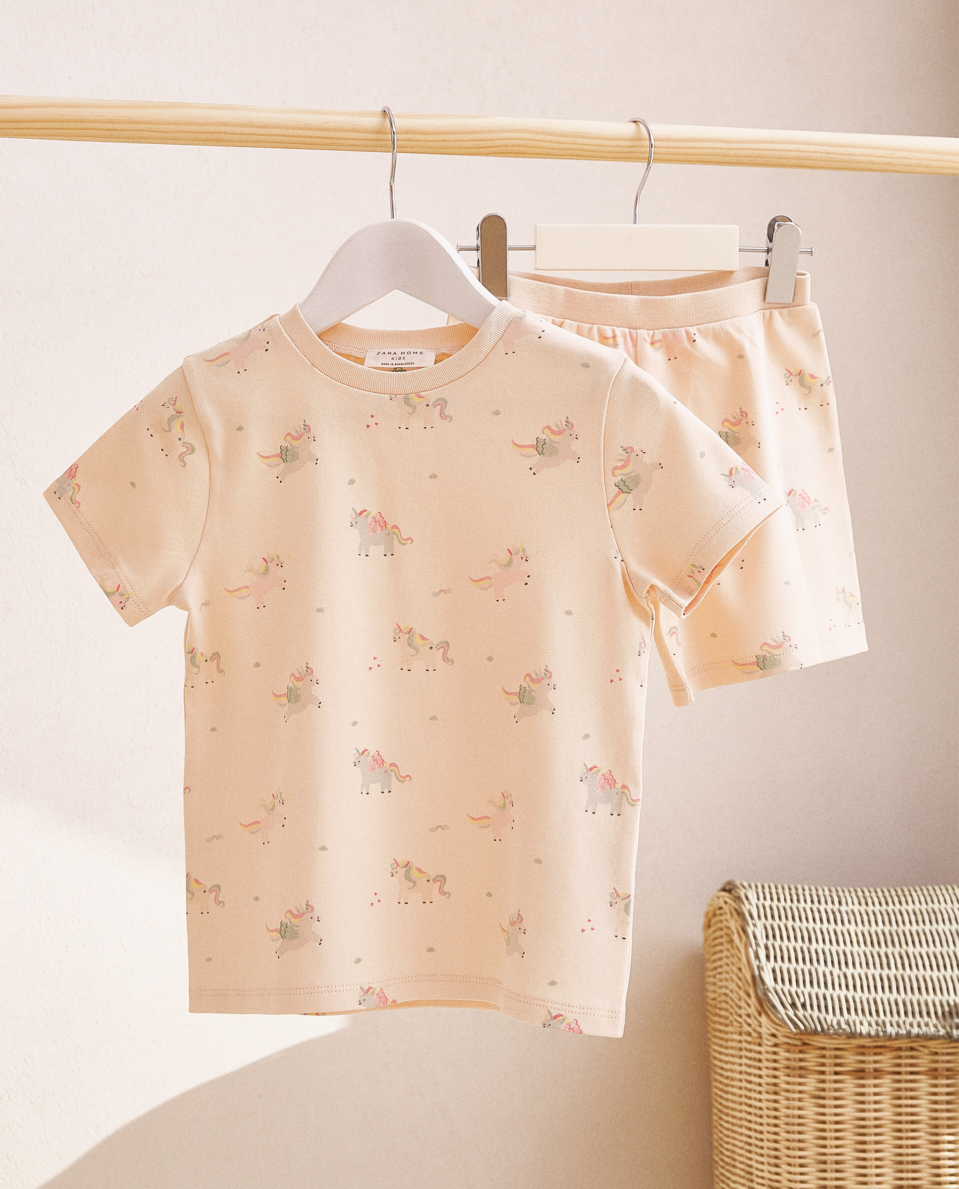 Pijama unicornio online zara