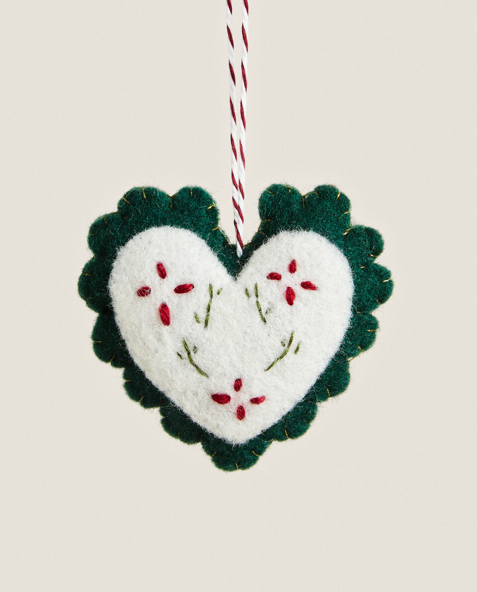 FELT HEART CHRISTMAS DECORATION