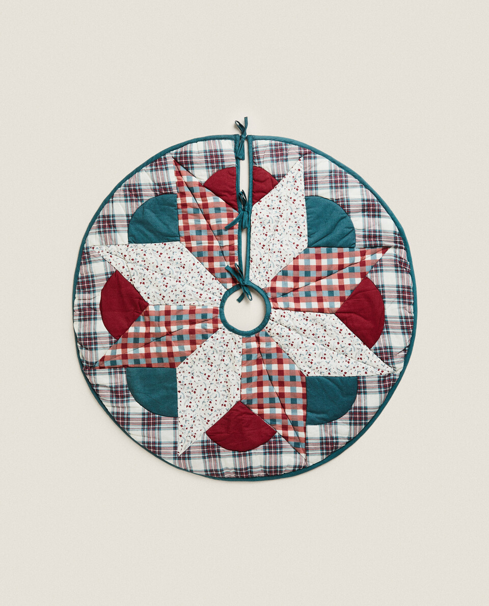 UKRASNA PODLOGA ZA NOVOGODIŠNJU JELKU S PATCHWORK DEZENOM