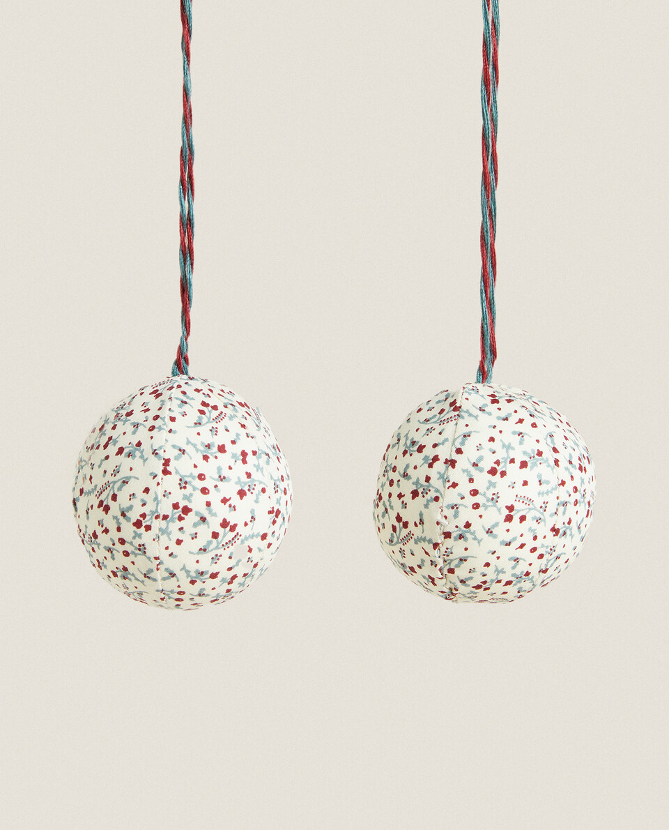 PACK OF CHRISTMAS PATCHWORK BAUBLE DECORATIONS (PACK OF 2)