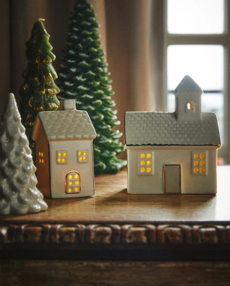 CHRISTMAS DECORATIVE CERAMIC HOUSE WITH LIGHT