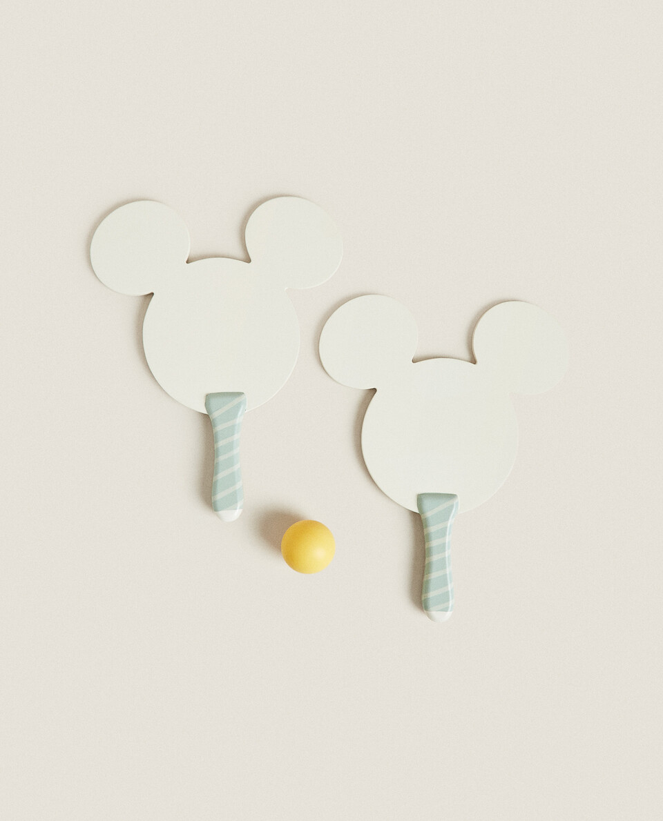 © DISNEY PADDLES AND BALL