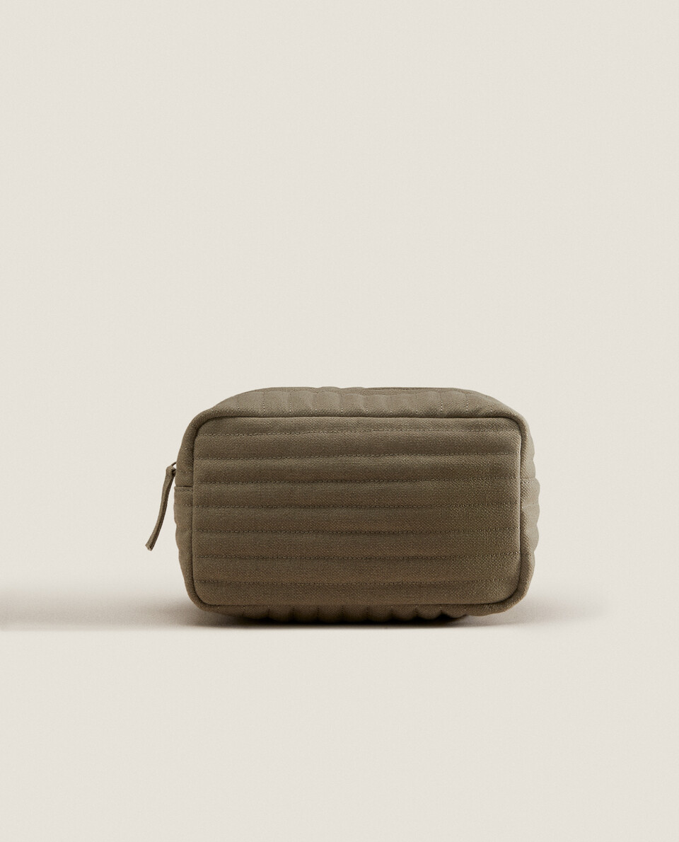 QUILTED LINEN TOILETRY BAG