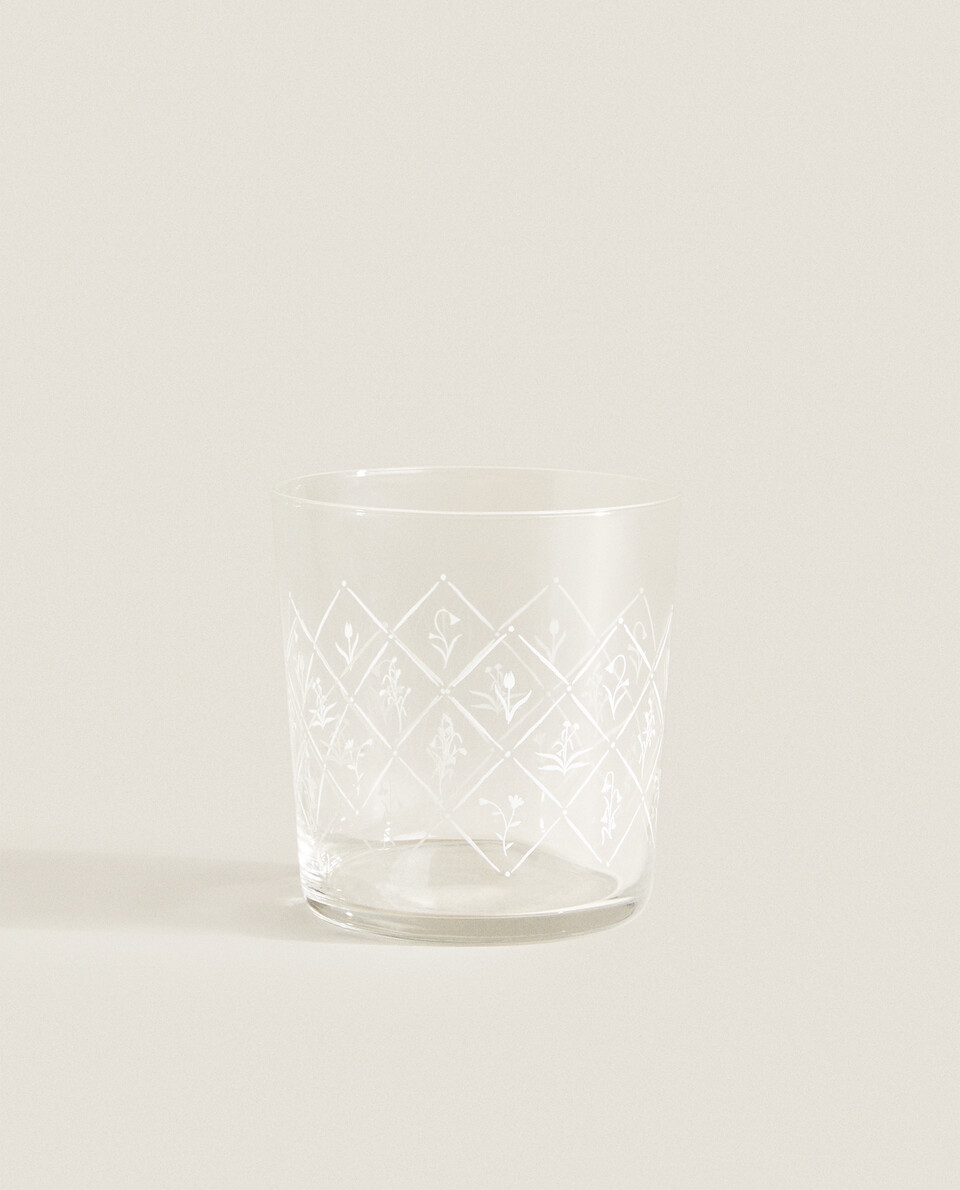 GLASS TUMBLER WITH TILE TRANSFER