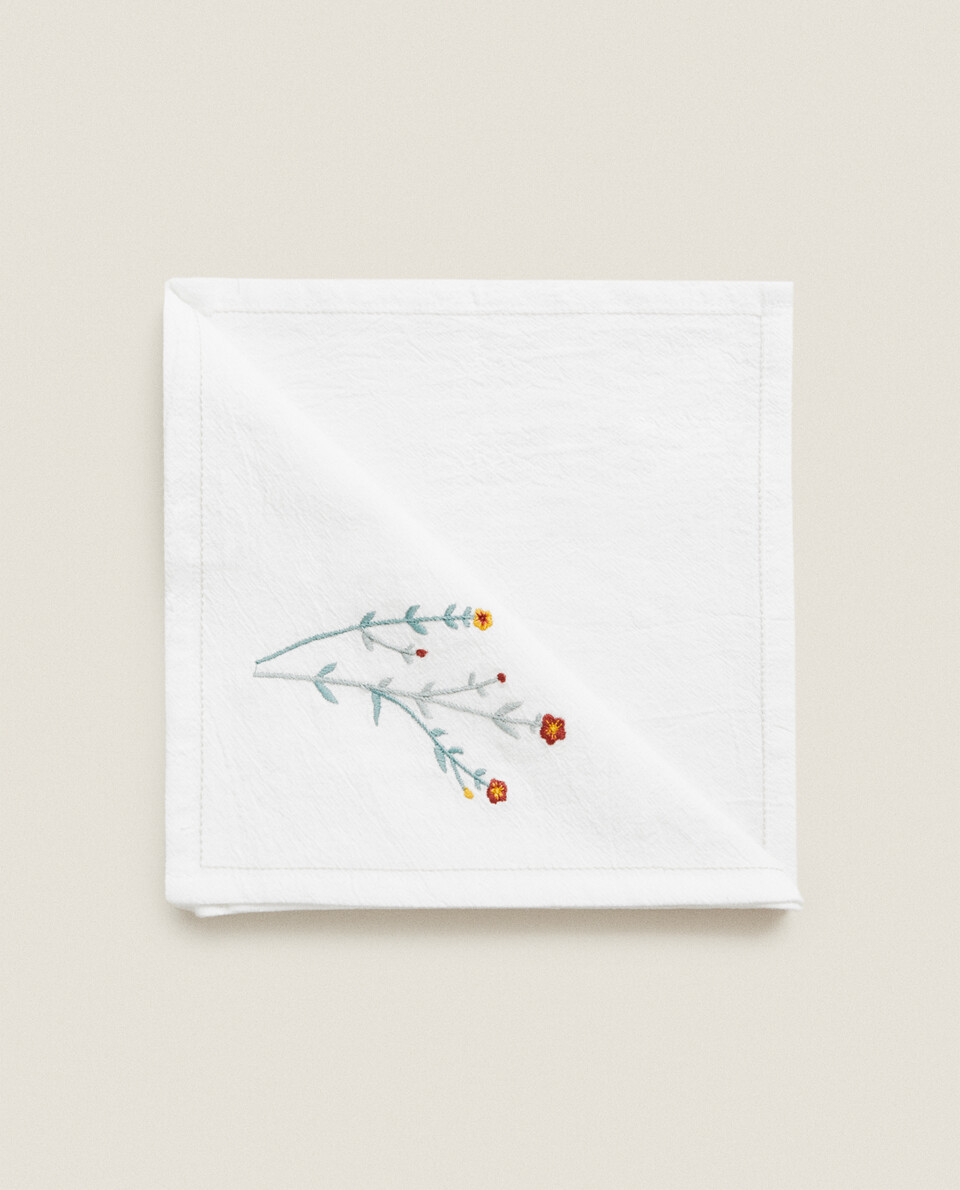 EMBROIDERED FLORAL NAPKINS (PACK OF 2)