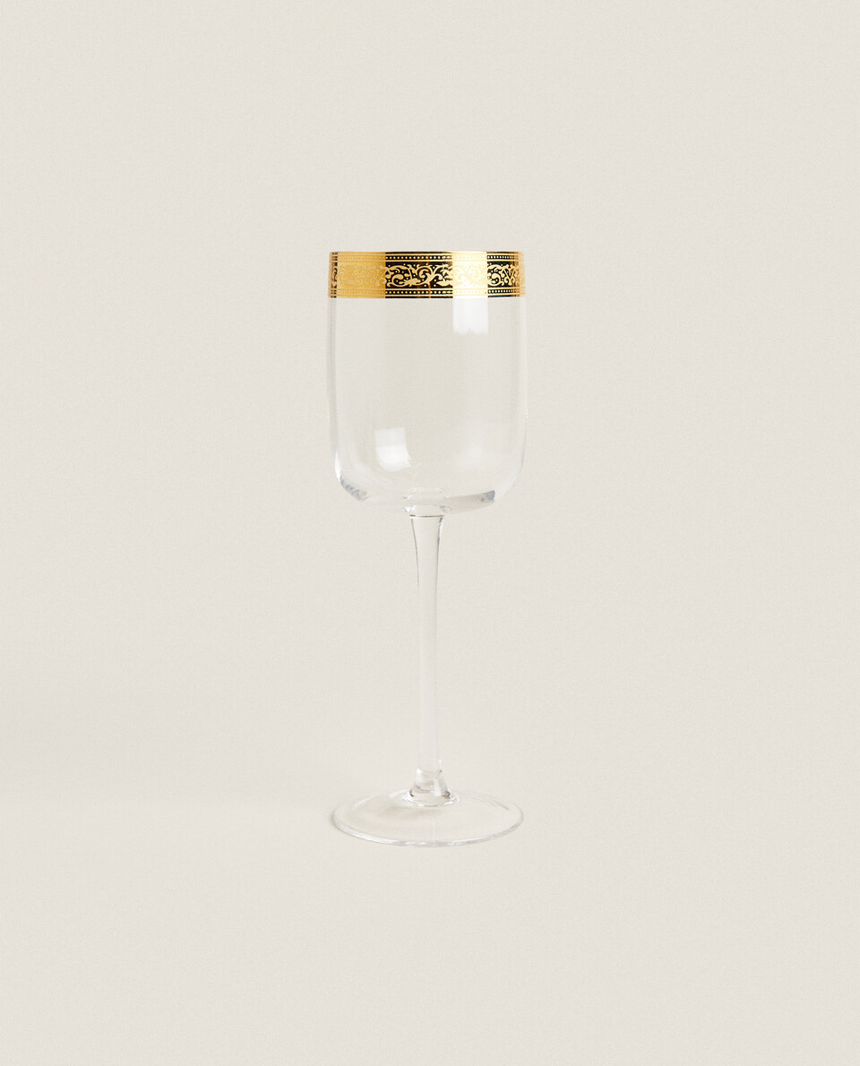 WINE GLASS WITH GOLD DETAIL