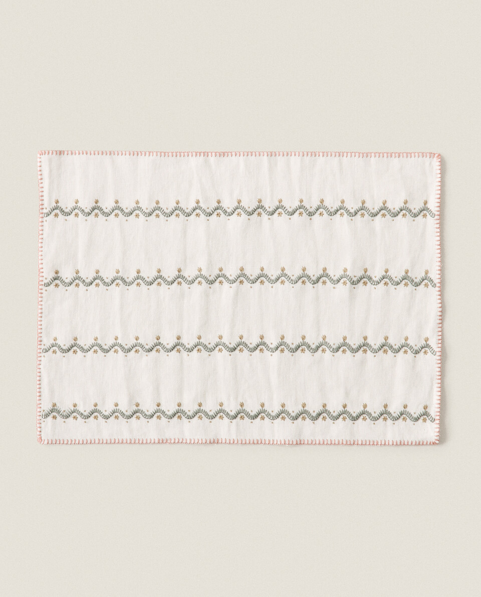 EMBROIDERED LINEN PLACEMAT