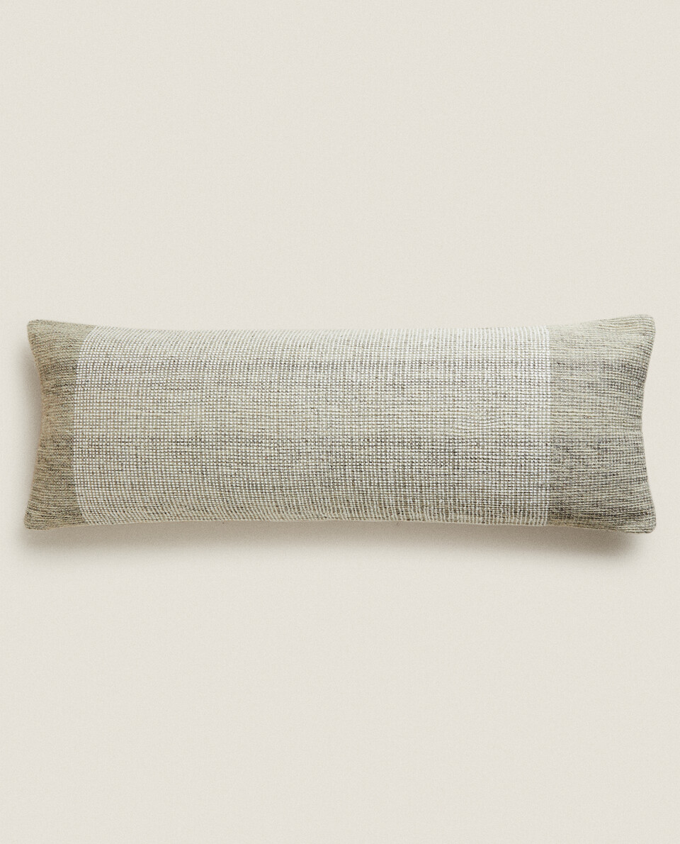 TEXTURED WOOL CUSHION WITH FILLING