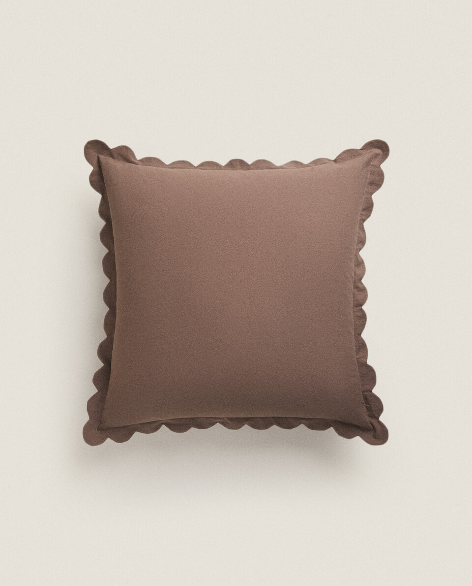 SCALLOPED CUSHION COVER