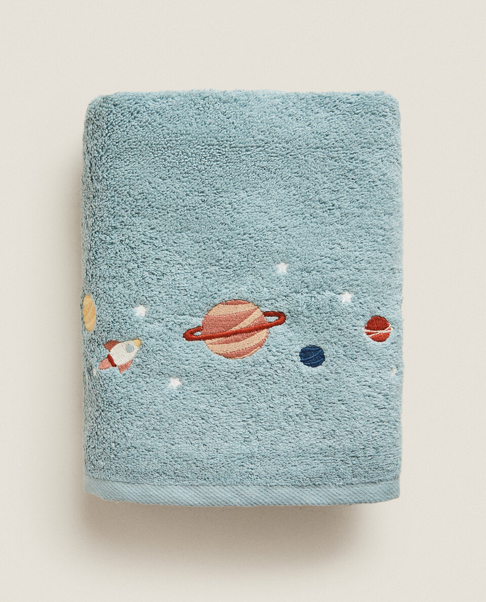 TOWEL WITH GLOW-IN-THE-DARK EMBROIDERED PLANETS