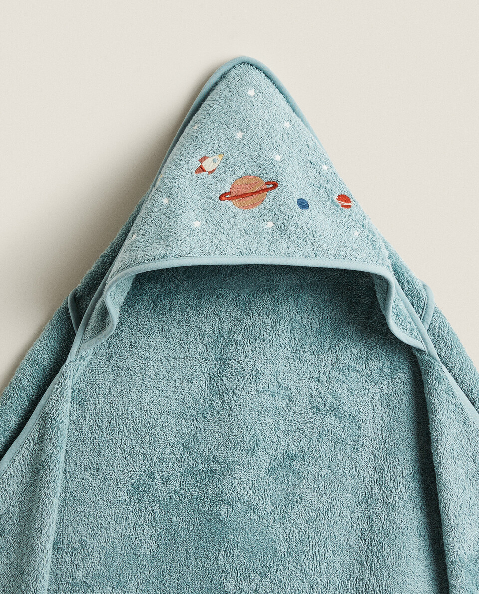 HOODED BABY TOWEL WITH GLOW-IN-THE-DARK EMBROIDERED PLANETS