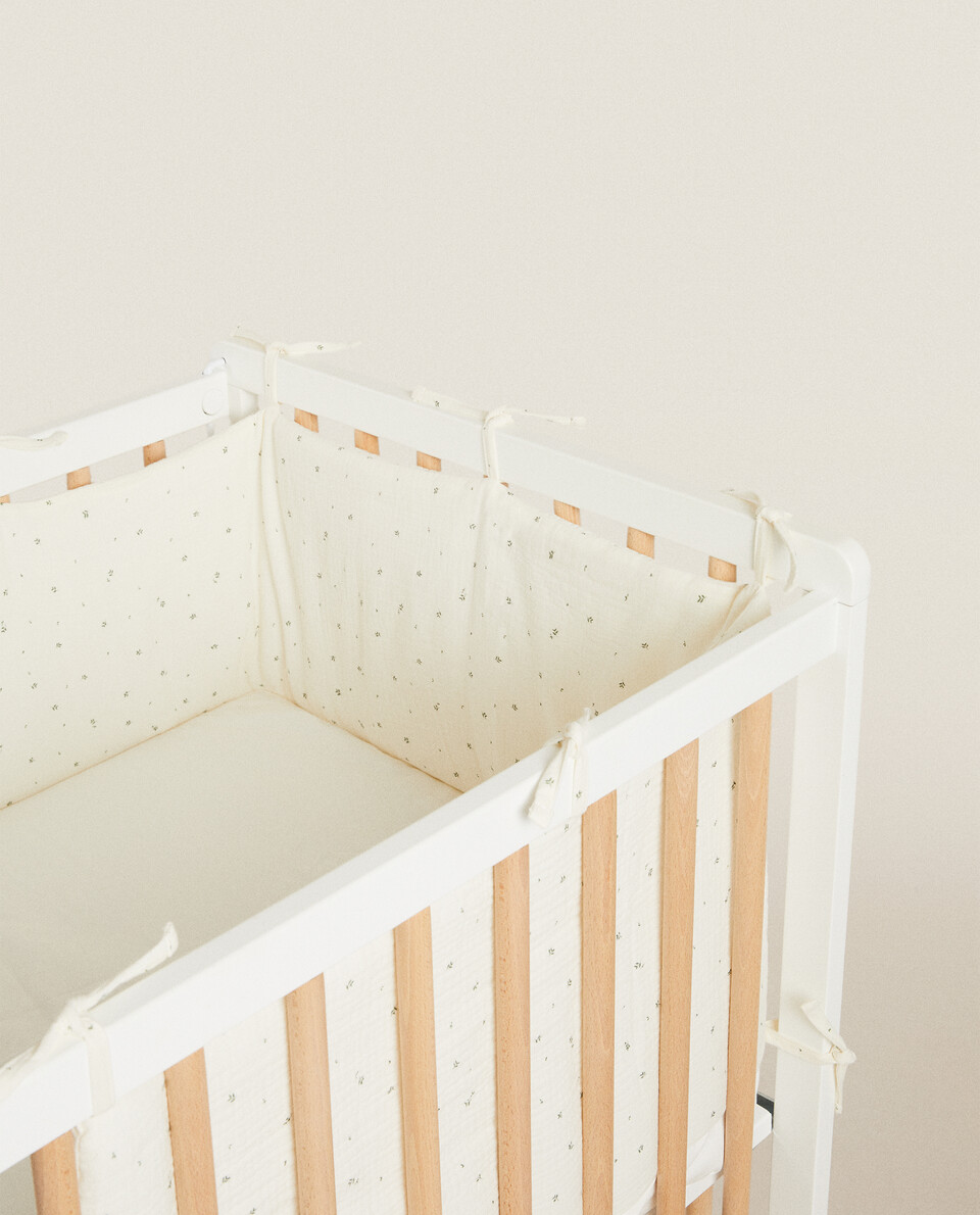 MUSLIN COT BUMPER COVER WITH LEAVES