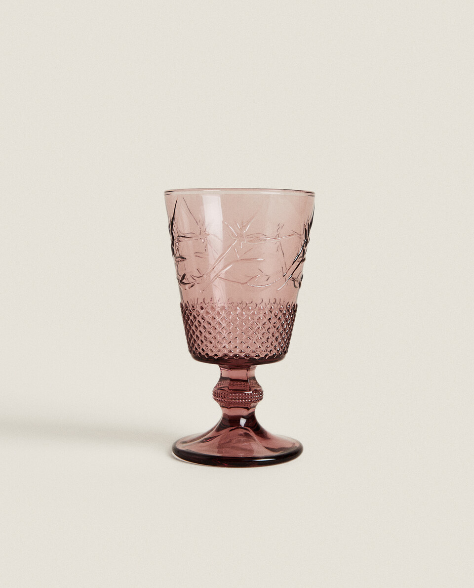 浮雕樹葉設計玻璃葡萄酒杯。
