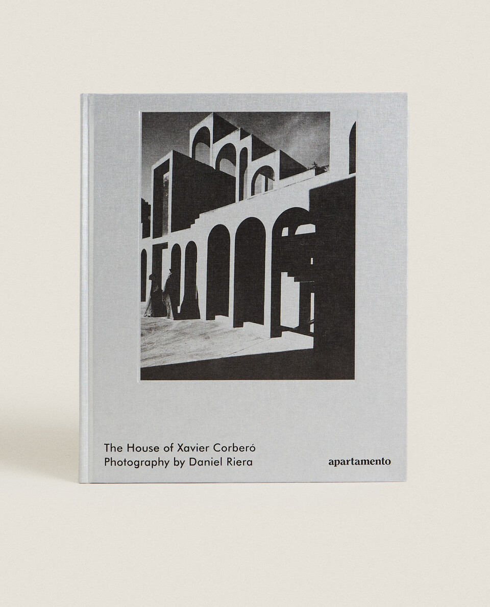THE HOUSE OF XAVIER CORBERO APARTAMENTO BOOK