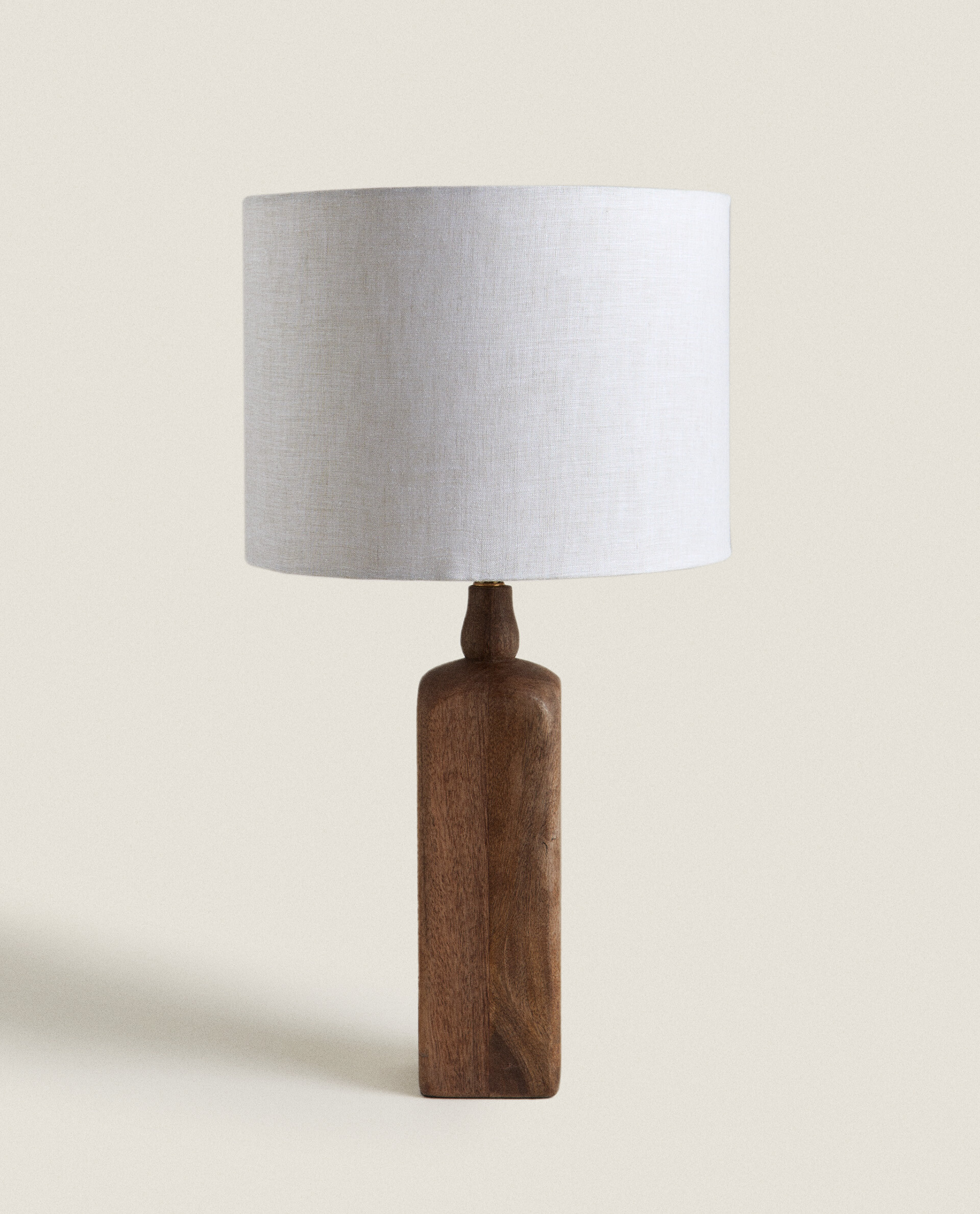 naakt Bereid Minimaal LAMP MET HOUTEN VOET | Zara Home Nederland