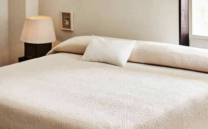 注目の新品、未使用 クリスマスプレゼント zara home ベッドカバー ...