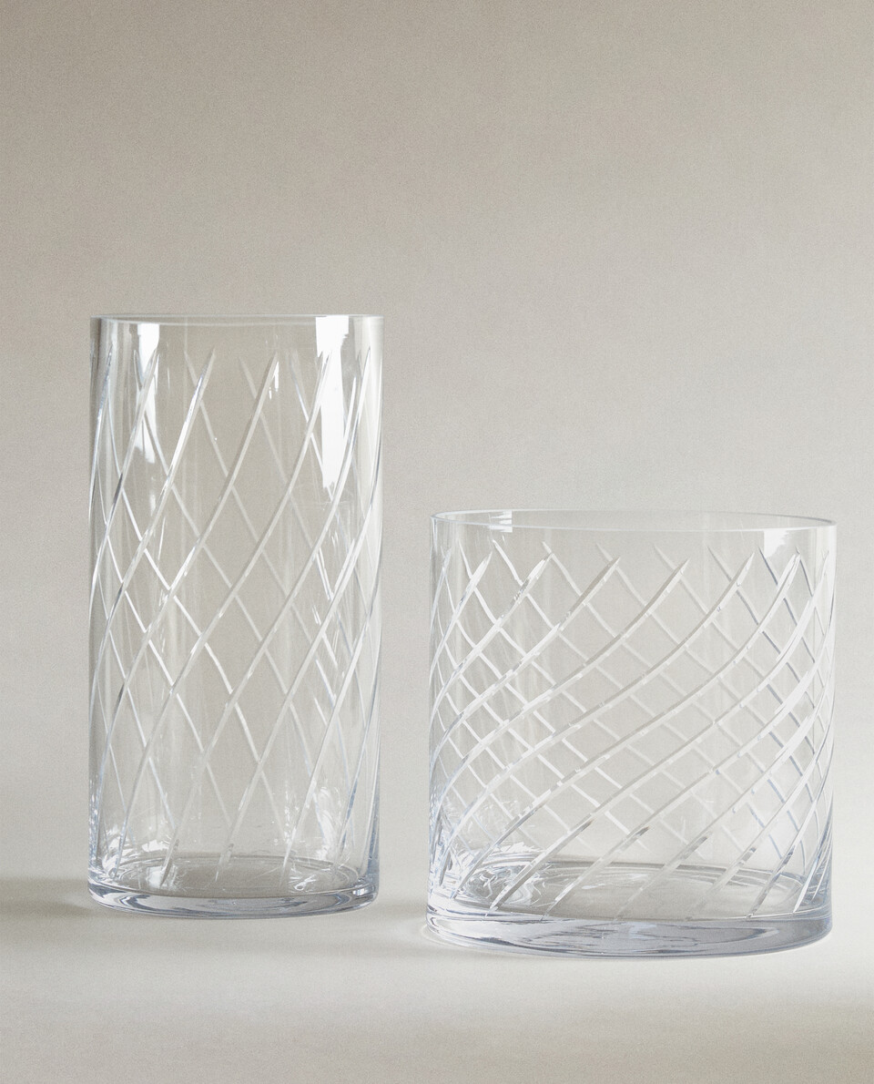 GLASS VASE