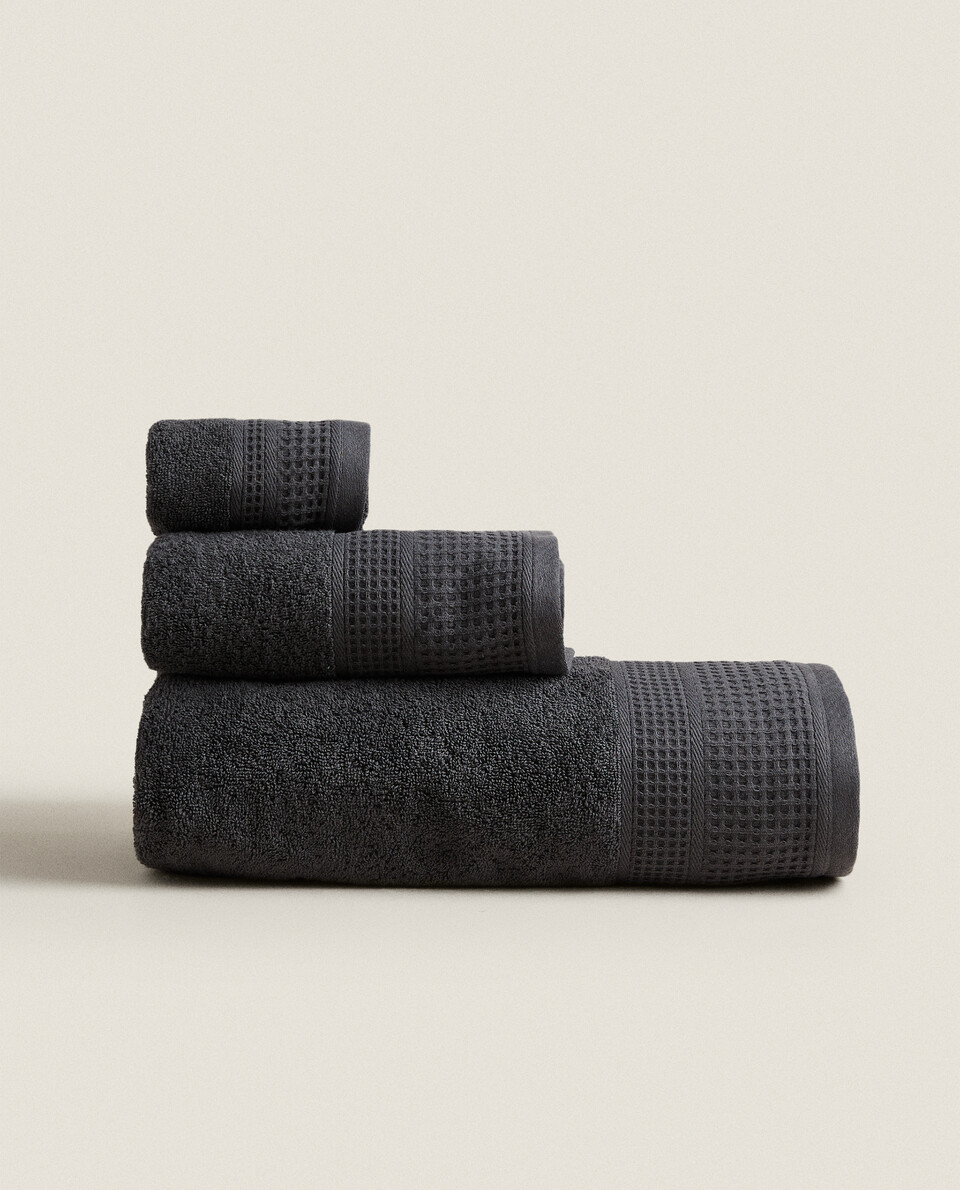 WAFFLE-TEXTURE COTTON TOWEL