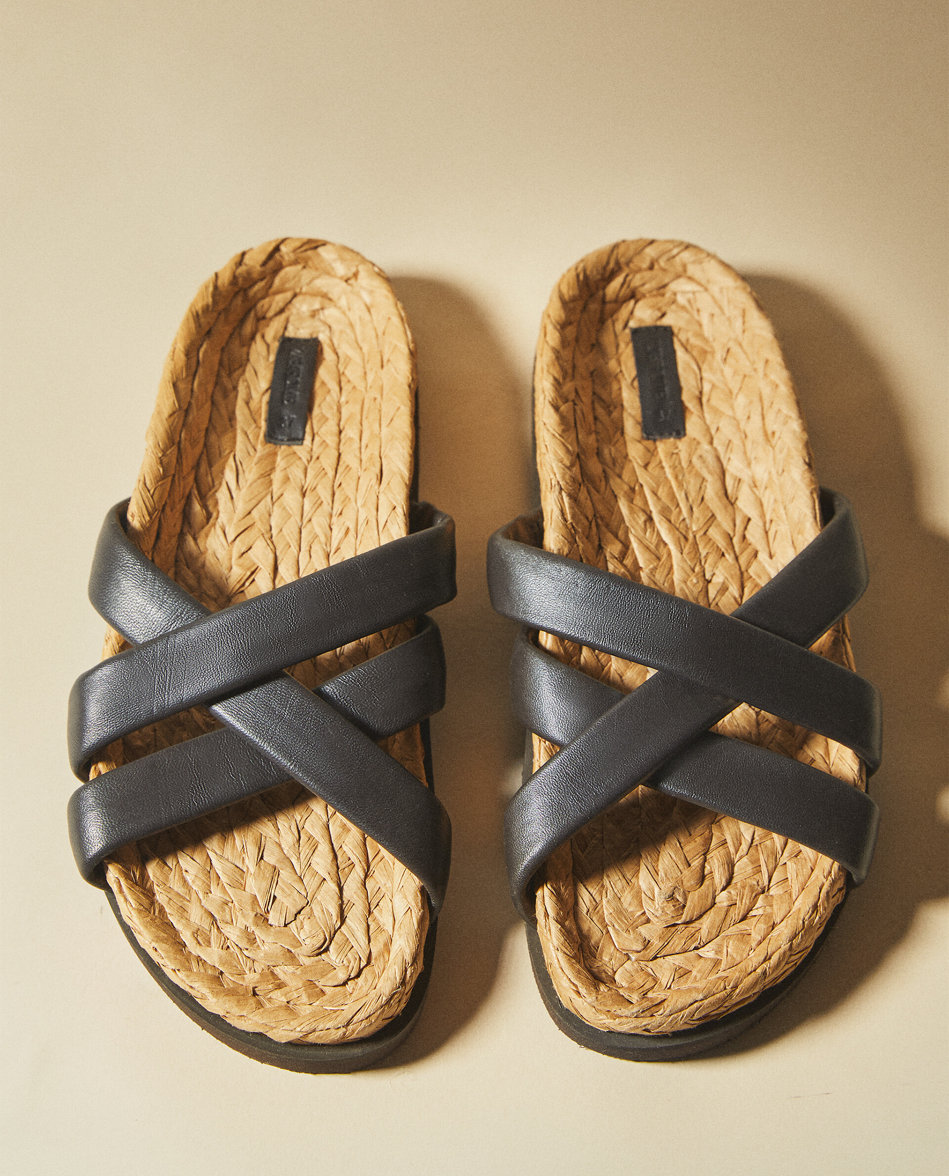 Flat leather sandals zara deals
