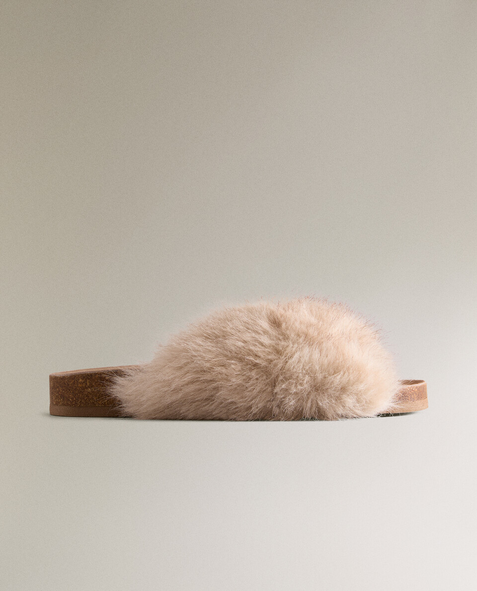 صندل متقاطع من الفرو الاصطناعي Zara Home Bahrain