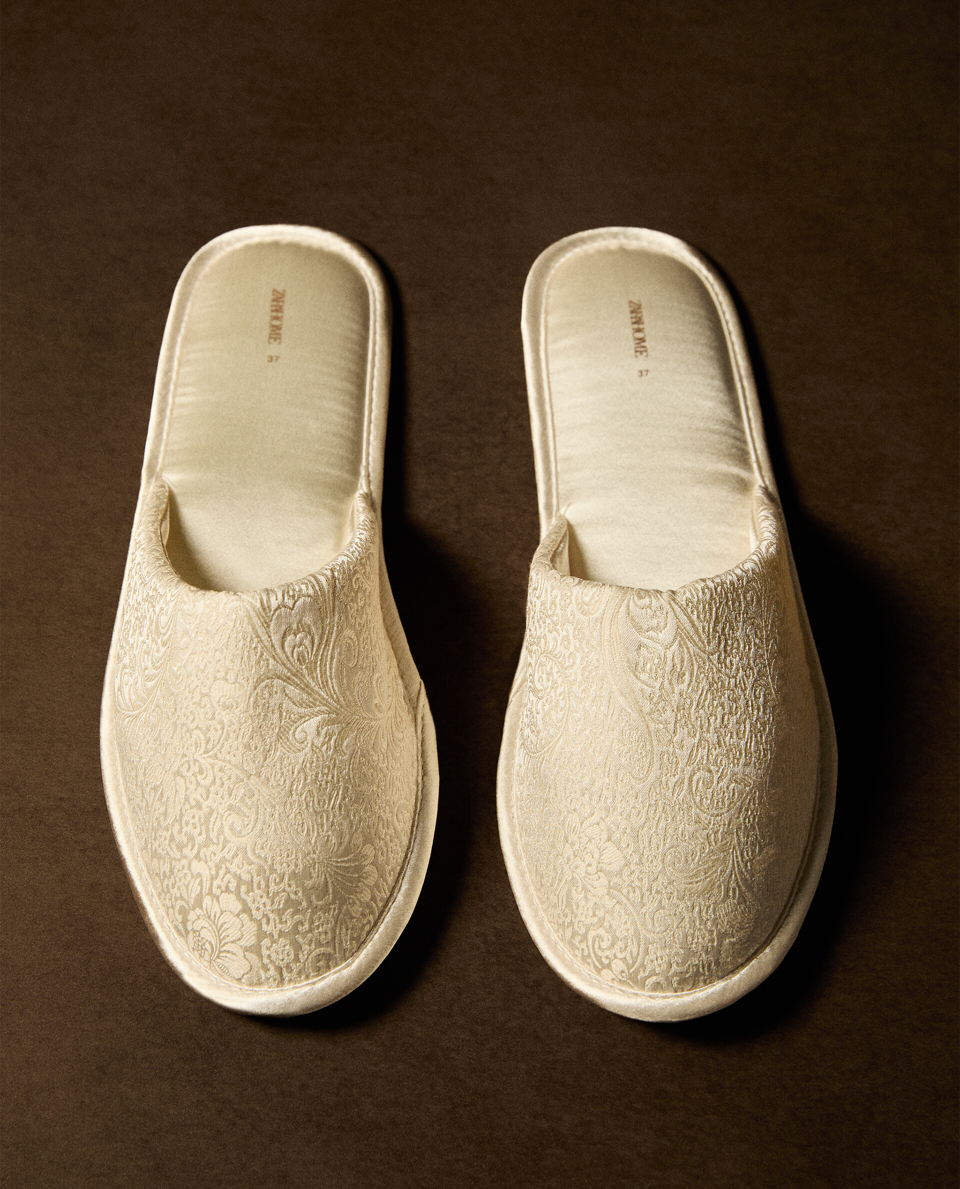 Fancy bedroom slippers deals