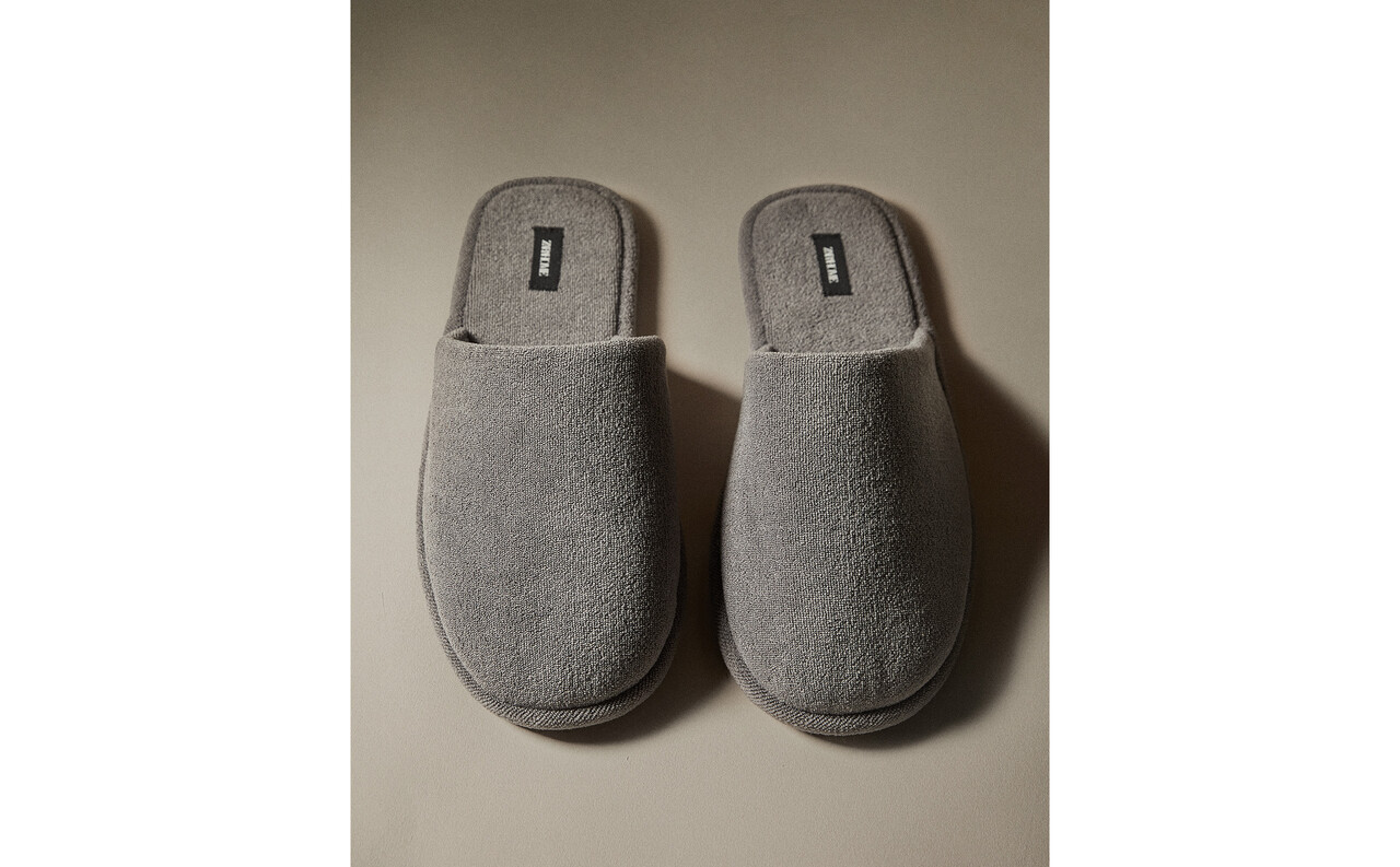 Bathrobes and bathroom slippers | Zara Home