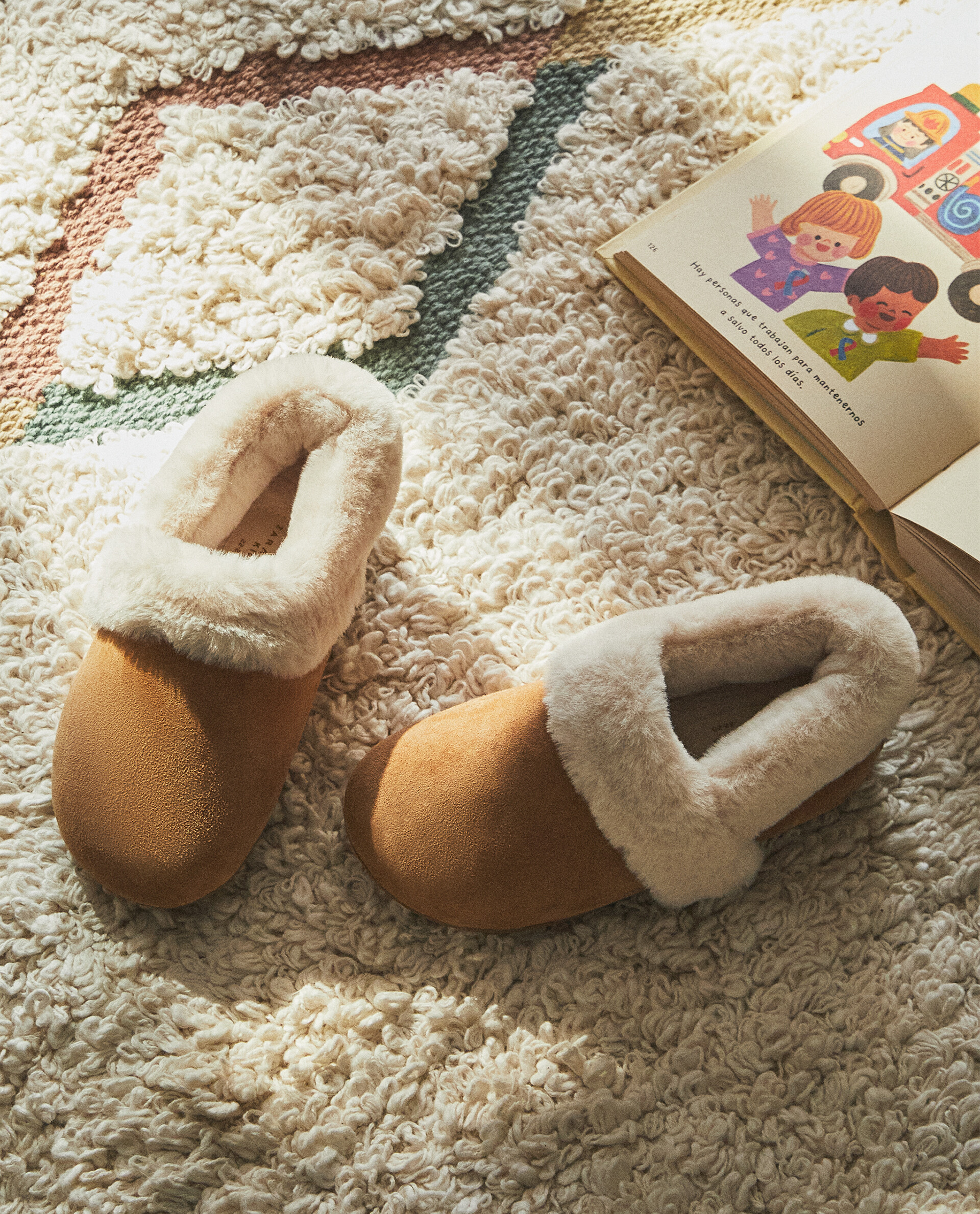 Fur lined leather slippers 2025