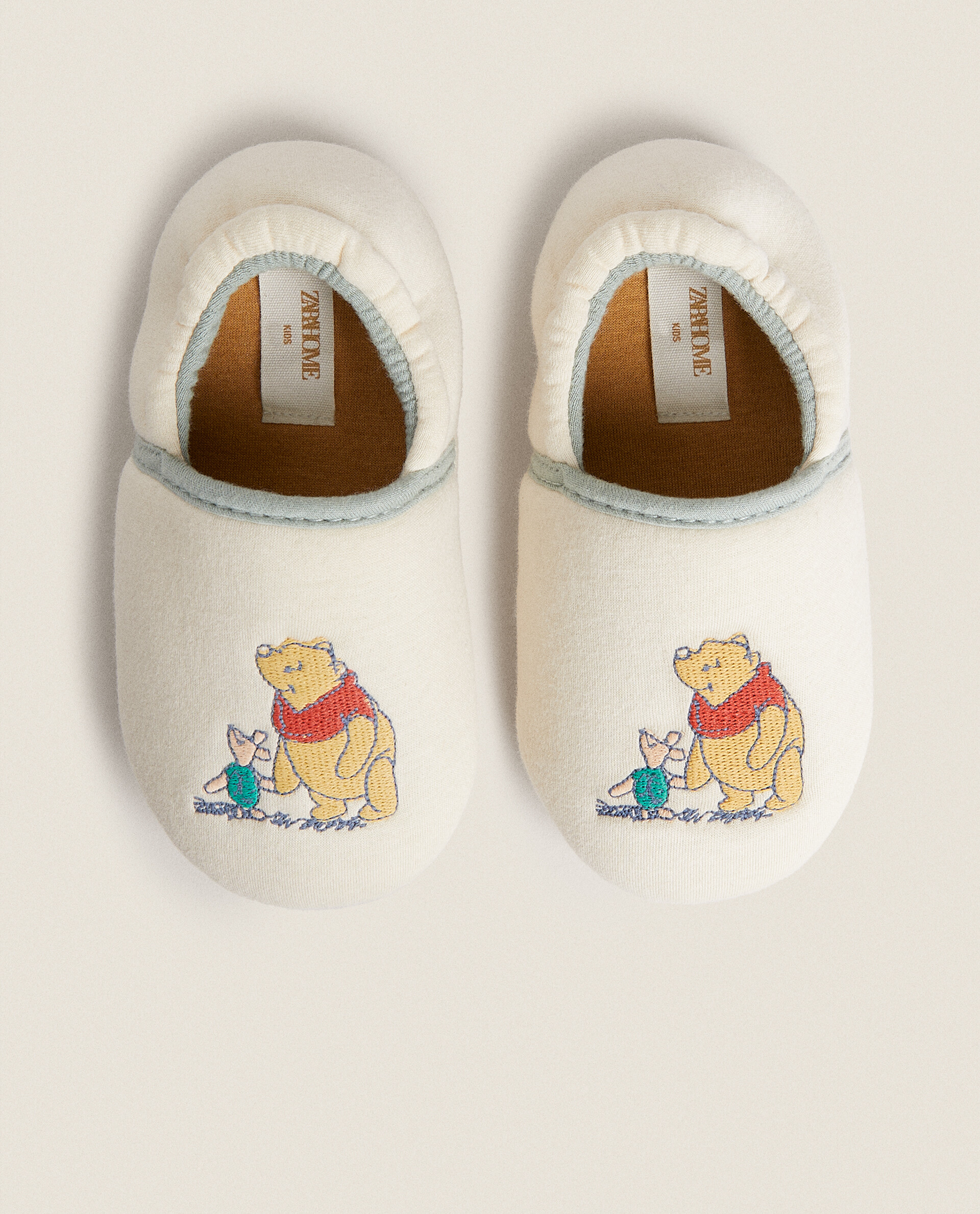 WINNIE THE POOH SLIPPERS