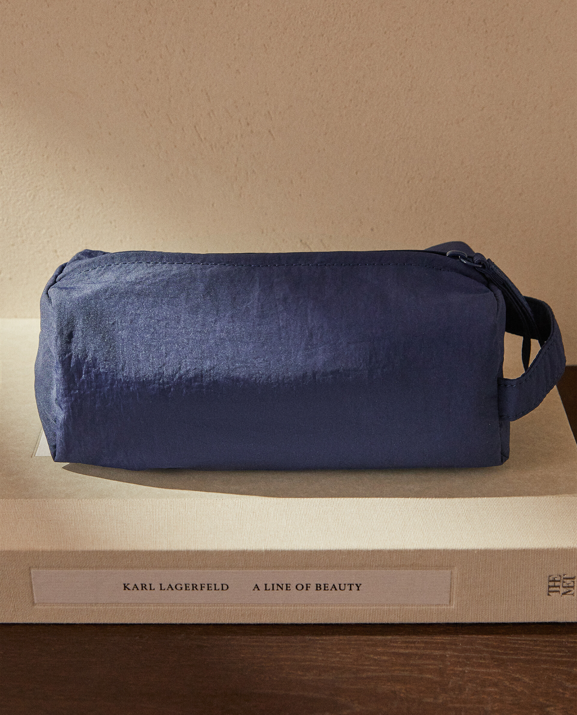 Karl lagerfeld toiletry bag best sale