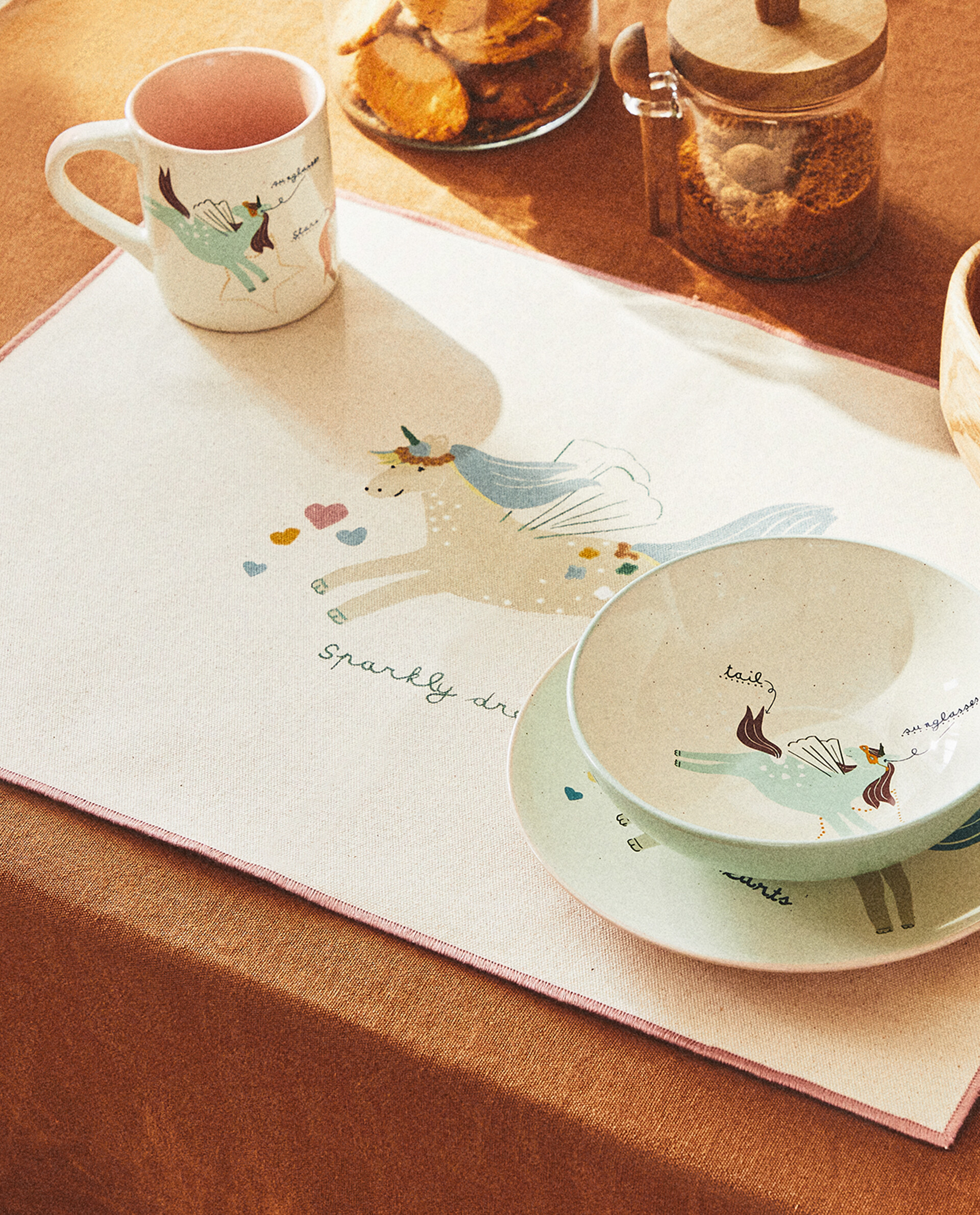 VAJILLA INFANTIL MOTIVO UNICORNIOS Zara Home Espana
