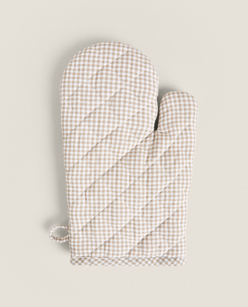GINGHAM OVEN GLOVE KITCHEN TOWELS, APRONS AND BAGS KITCHEN Zara