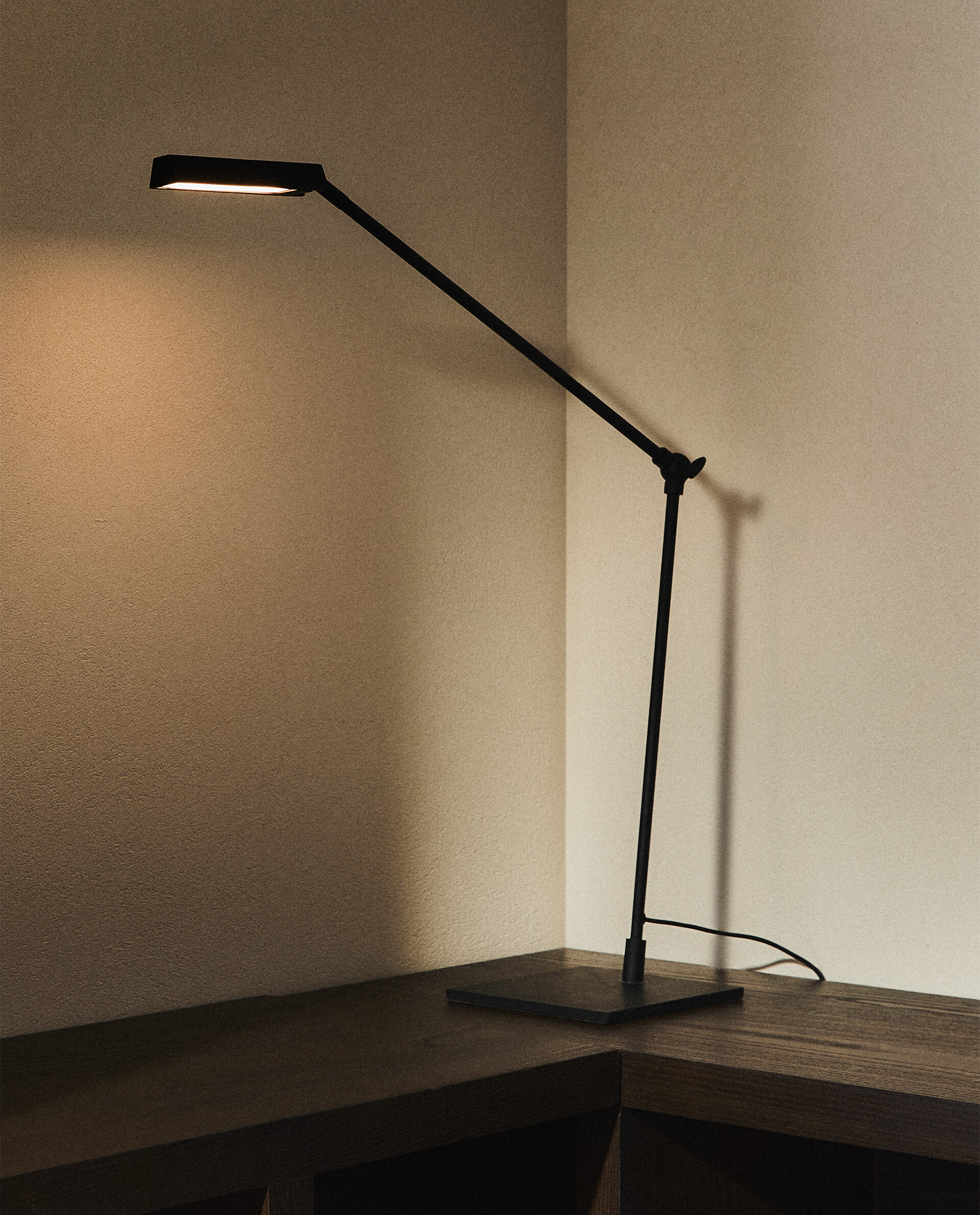 led-metal-desk-lamp-see-all-lamps-and-lighting-living-room-zara