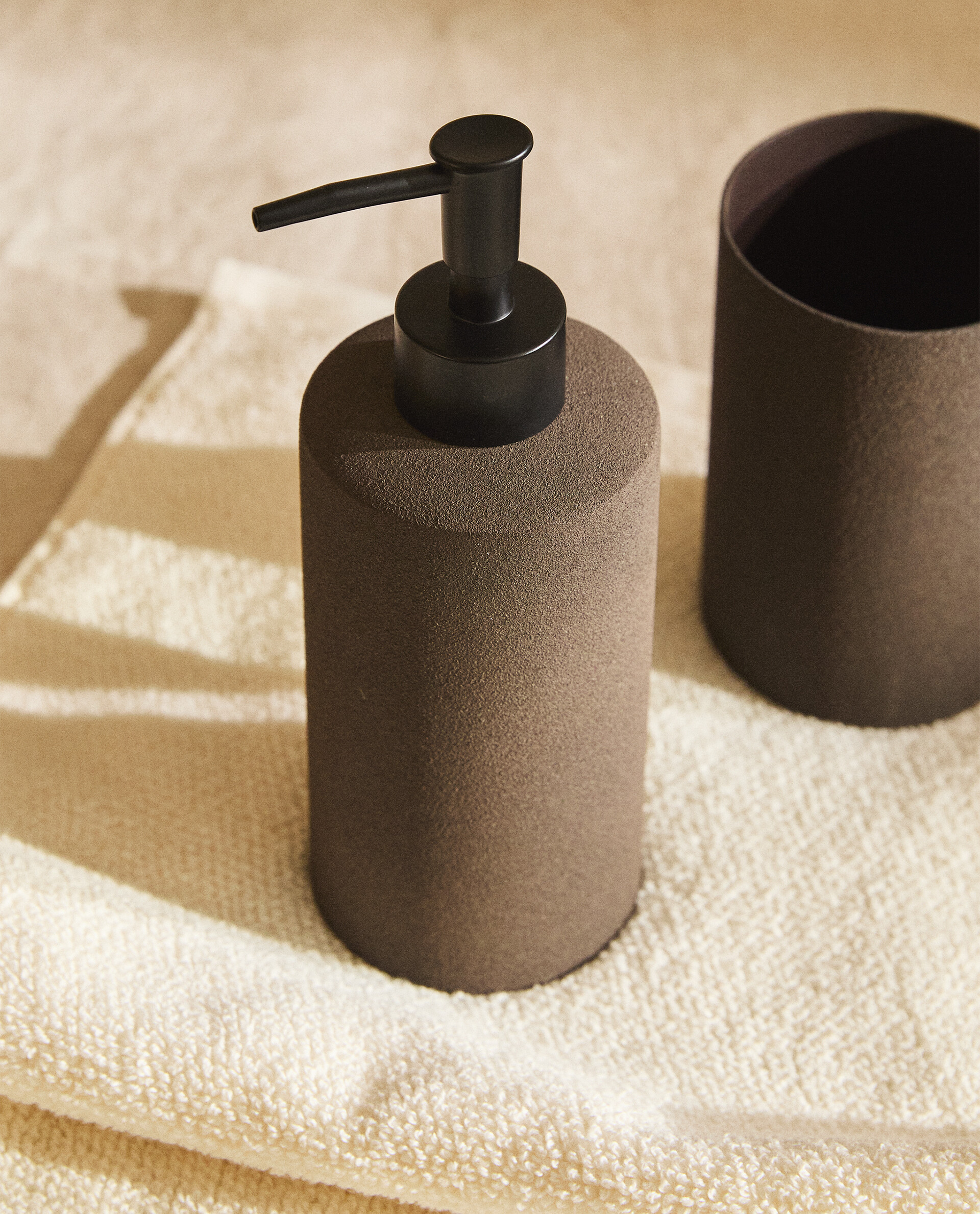 DARK METAL BATHROOM SOAP DISPENSER | Zara Home UAE - ABU DHABI/AL AIN ...