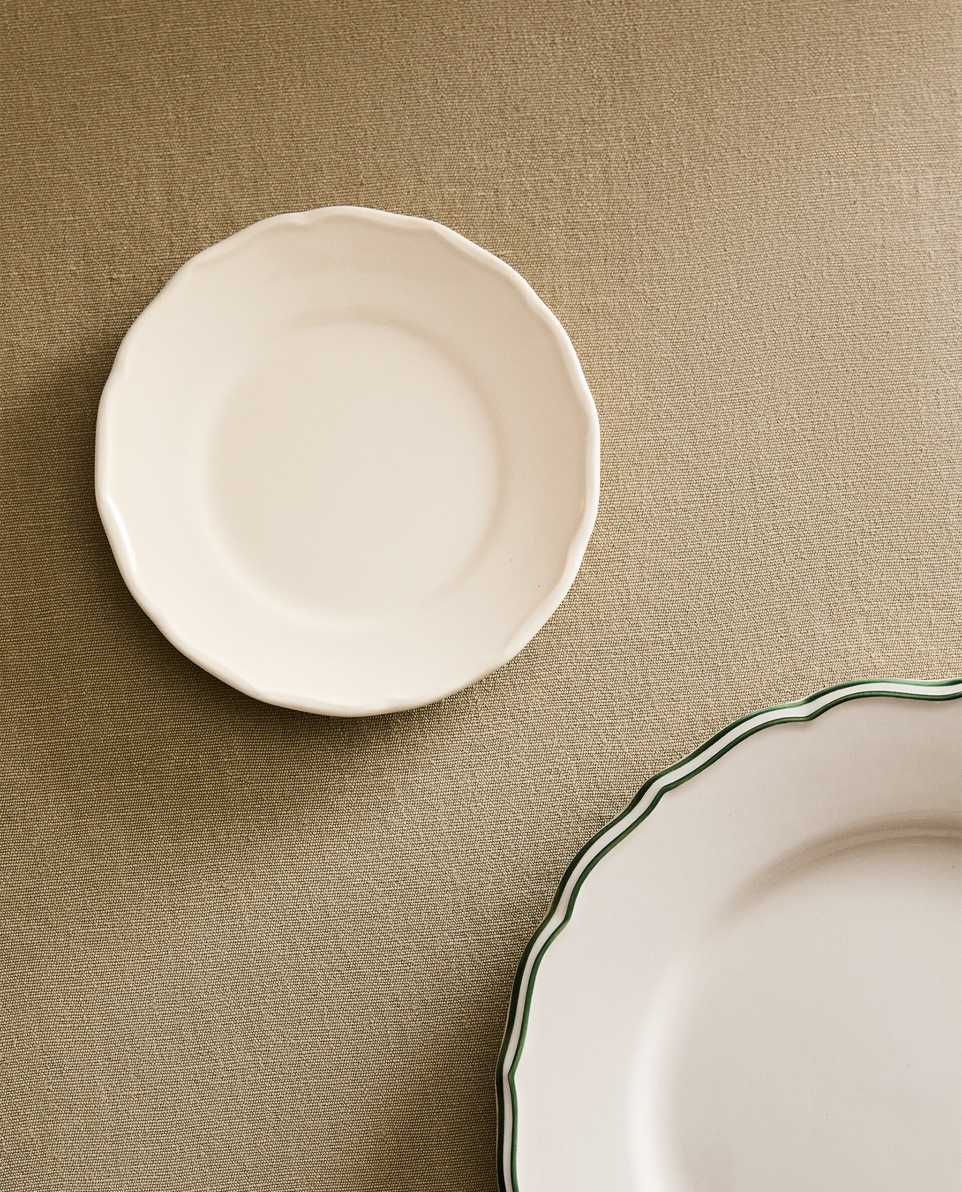 Dinner plates with raised edges hotsell