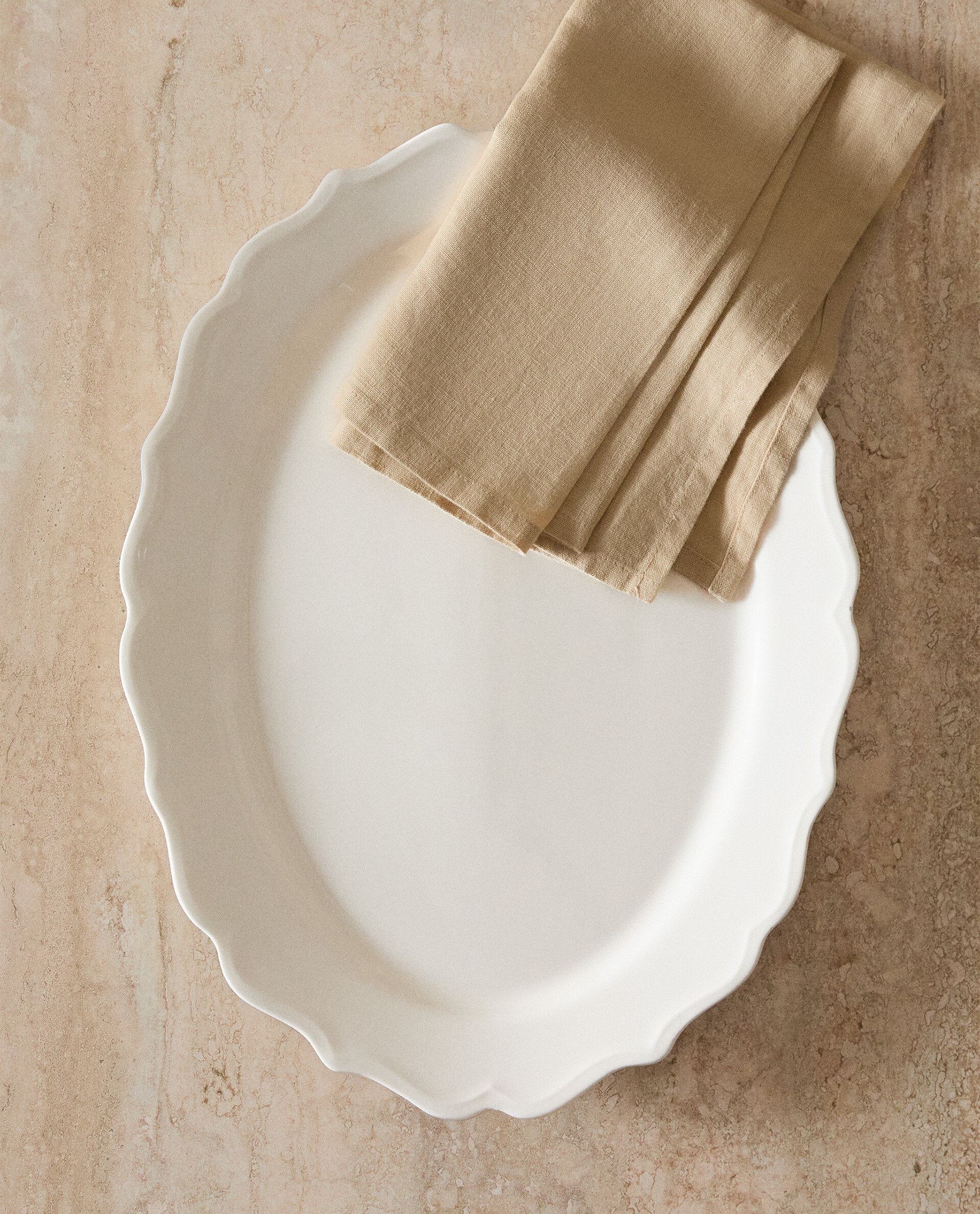 EARTHENWARE SERVING DISH WITH RAISED-DESIGN EDGE | Zara Home United States of America