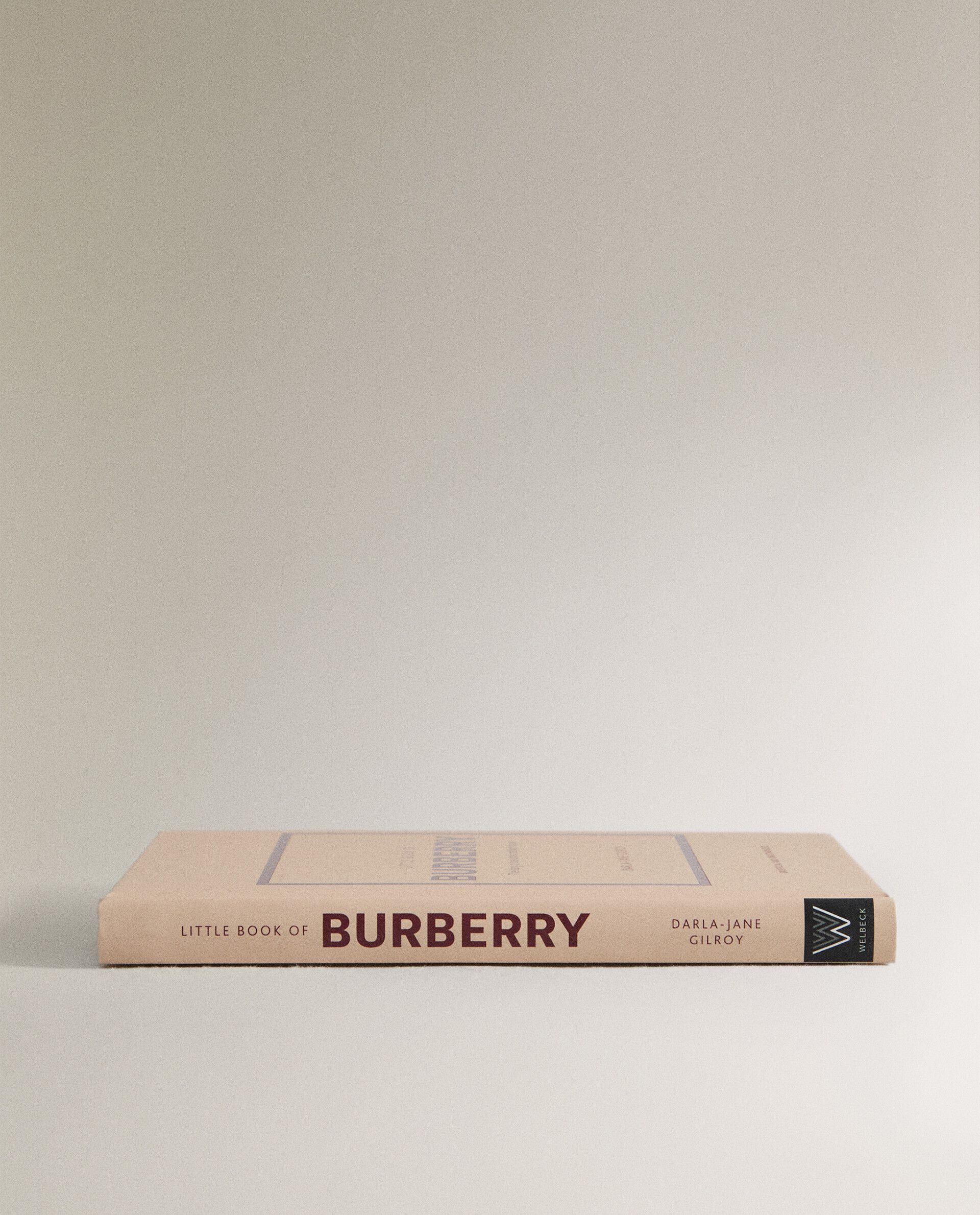 LIBRO THE LITTLE BOOK OF BURBERRY Zara Home Espana