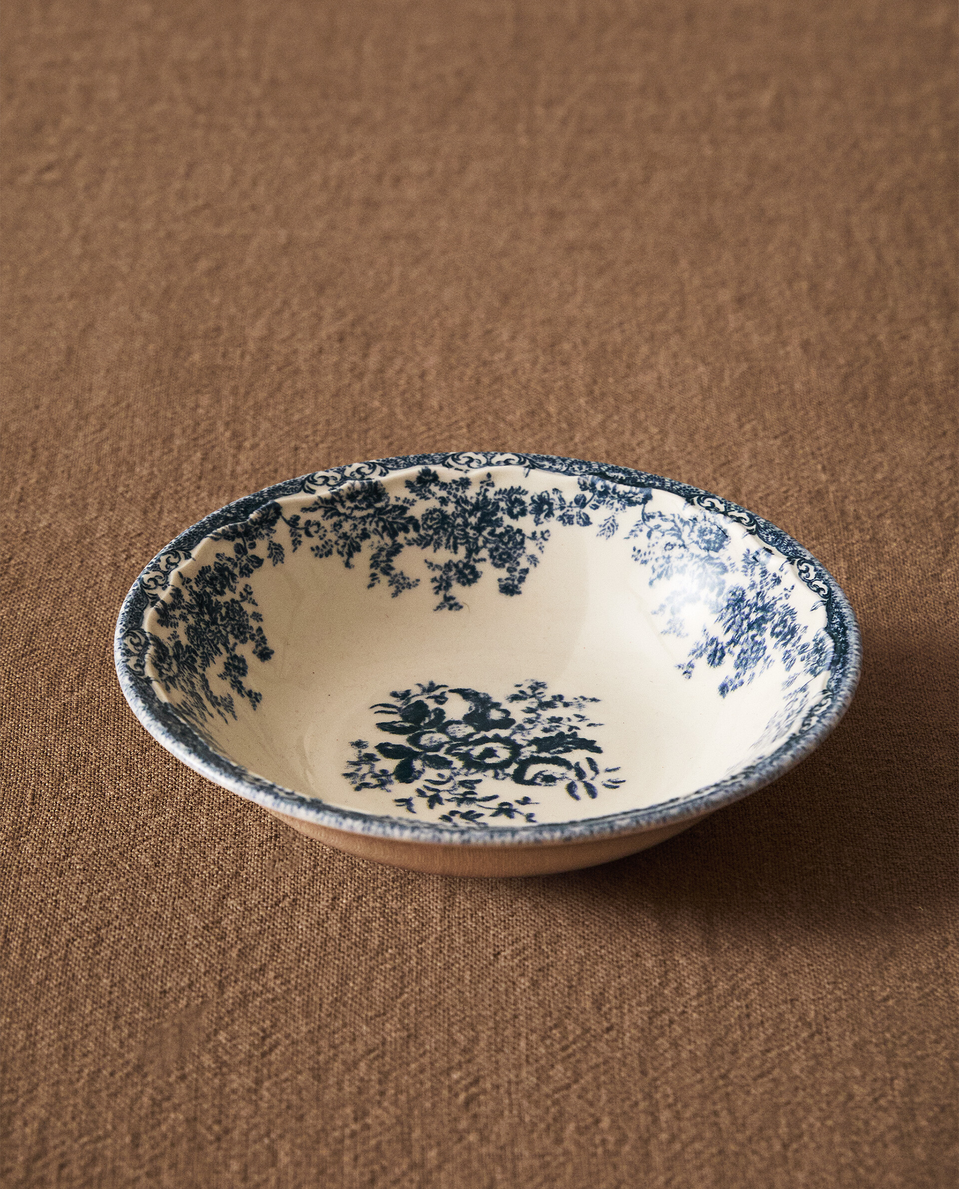 KERAMIČKA ČINIJA SA CVETOVIMA Zara Home SRBIJA / SERBIA