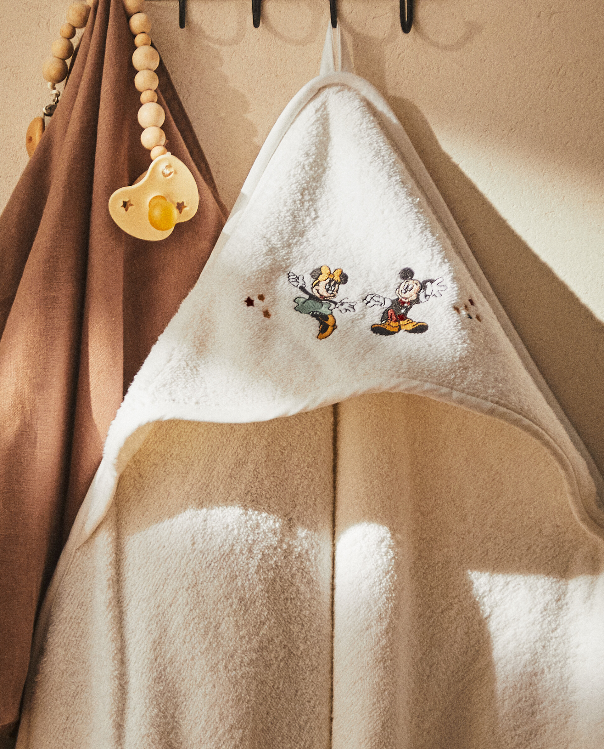 CHILDREN’S MICKEY MOUSE © DISNEY COTTON HOODED TOWEL | Zara Home UAE - ABU DHABI/AL AIN/RAS AL ...