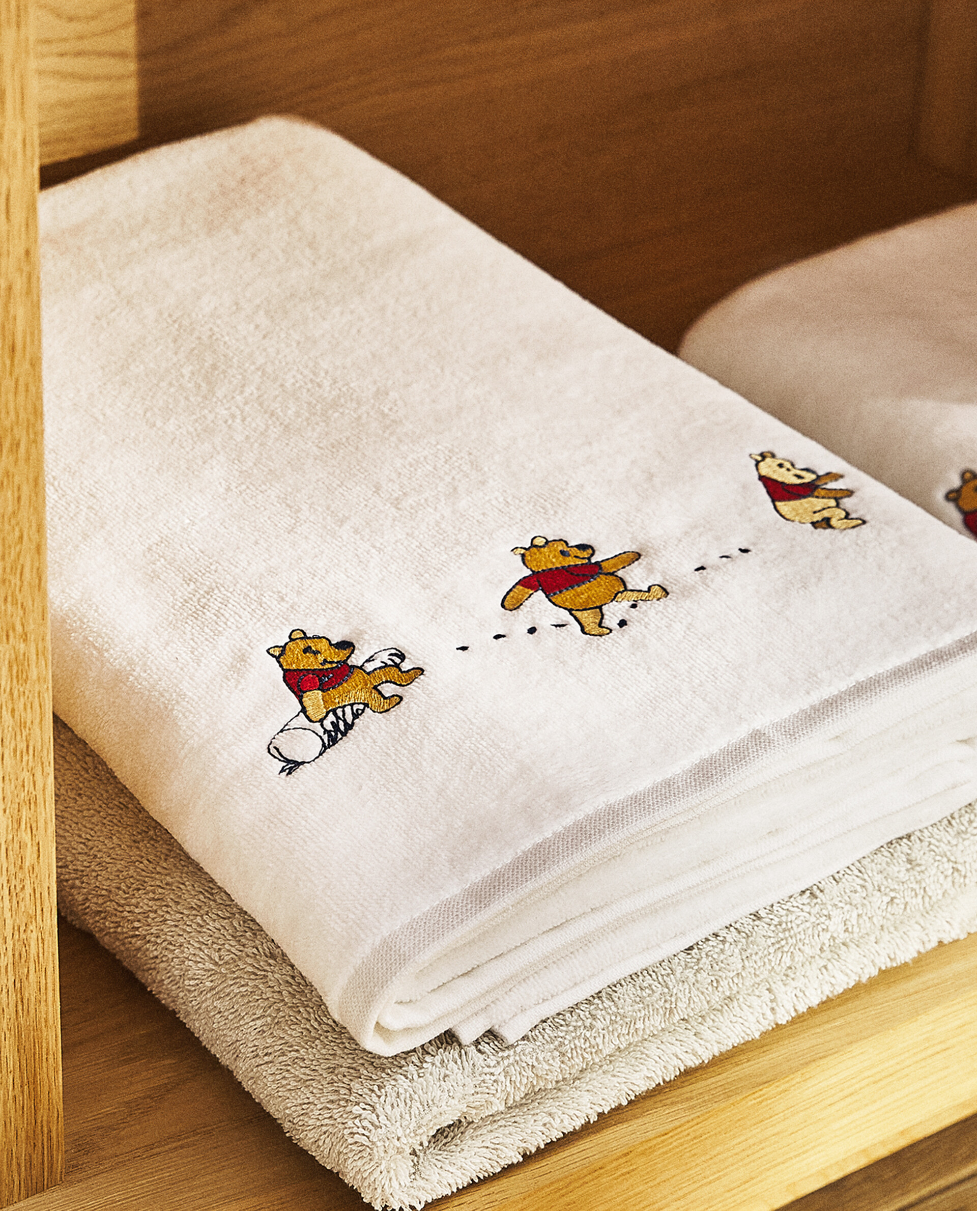 CHILDREN S WINNIE THE POOH EMBROIDERED COTTON BATH TOWEL Zara Home Ireland