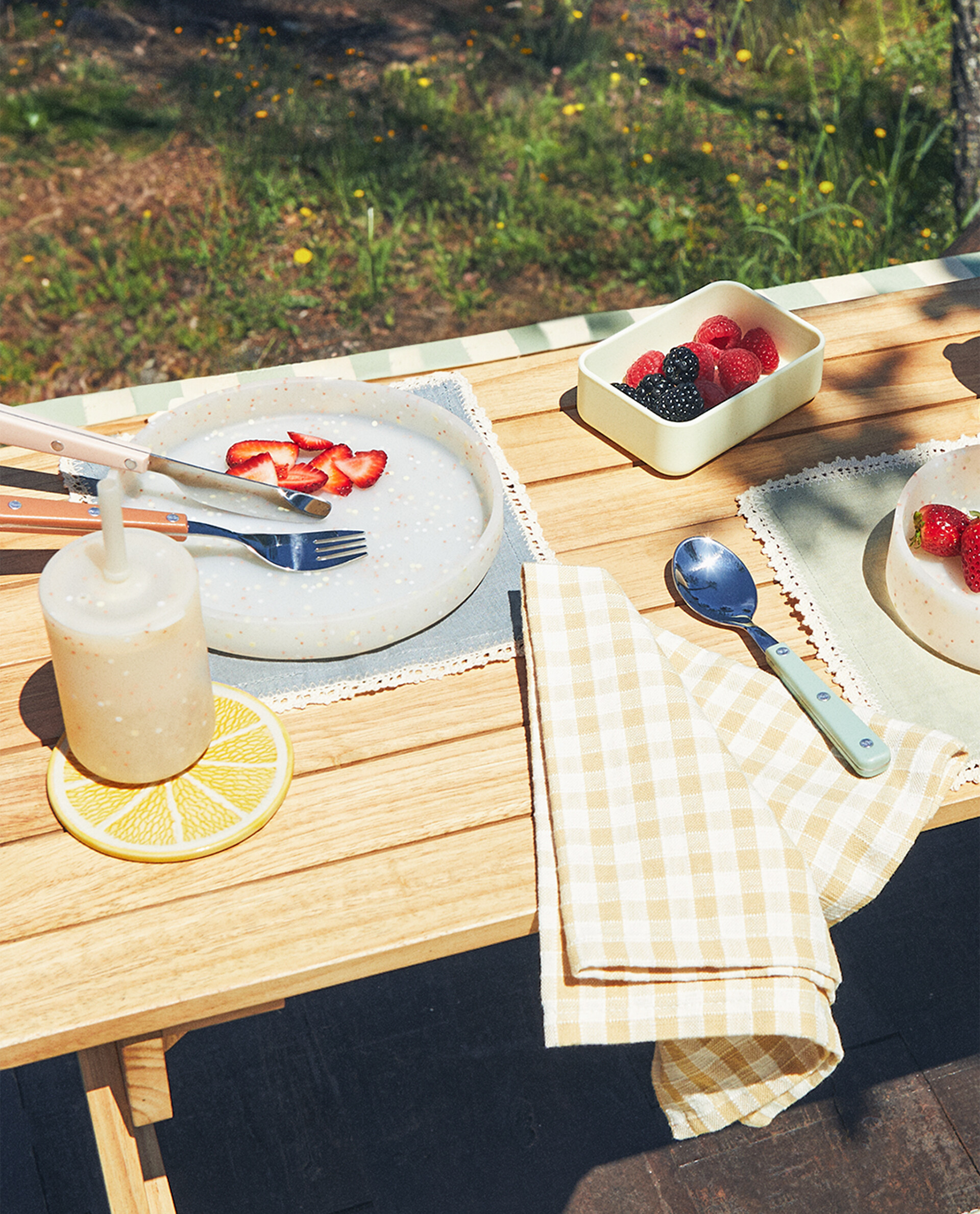 Elegant Zara Home Picnic Table – Stylish Outdoor Living Made Simple