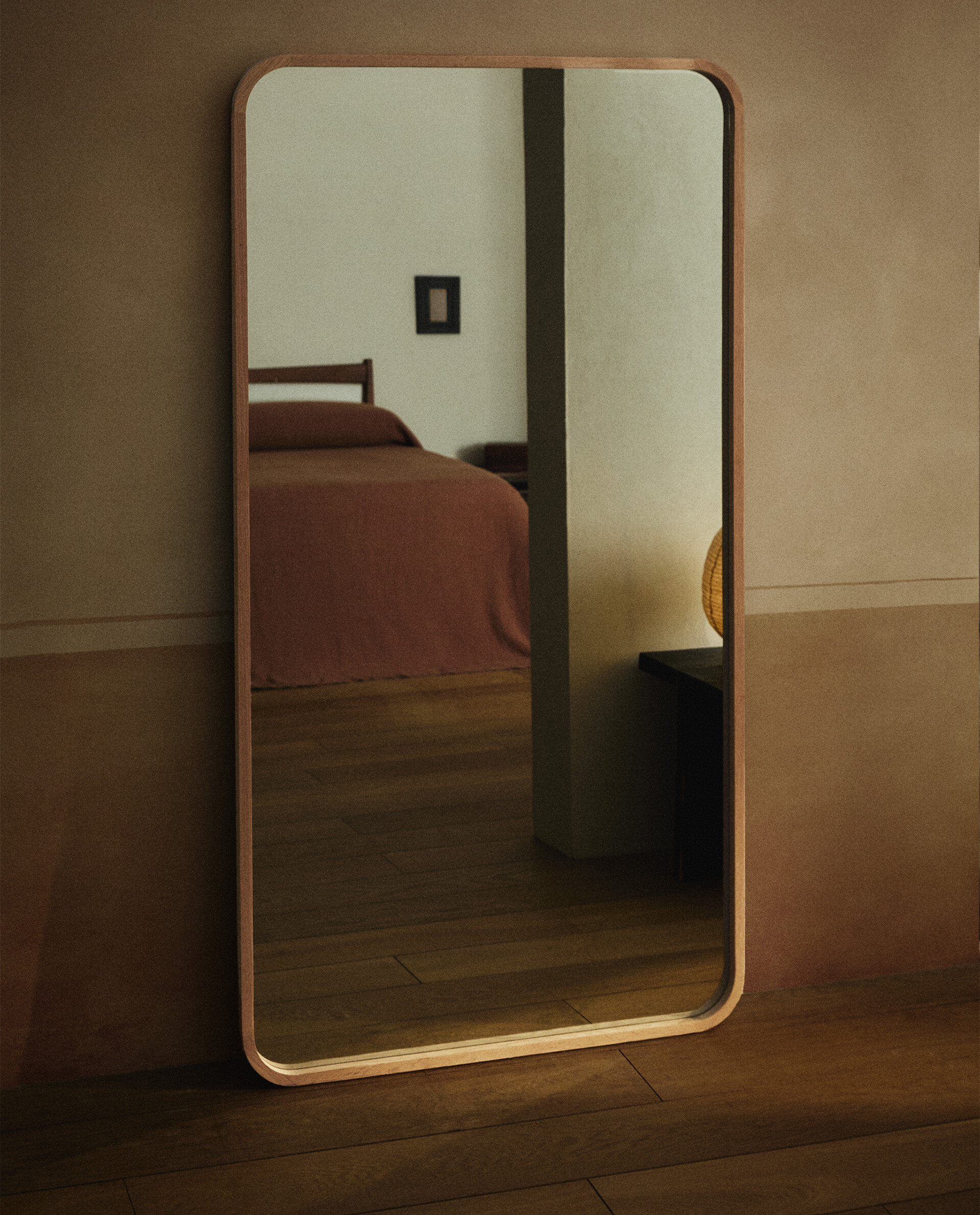 LARGE VERTICAL MIRROR WITH ROUNDED FRAME Zara Home UAE ABU DHABI/AL