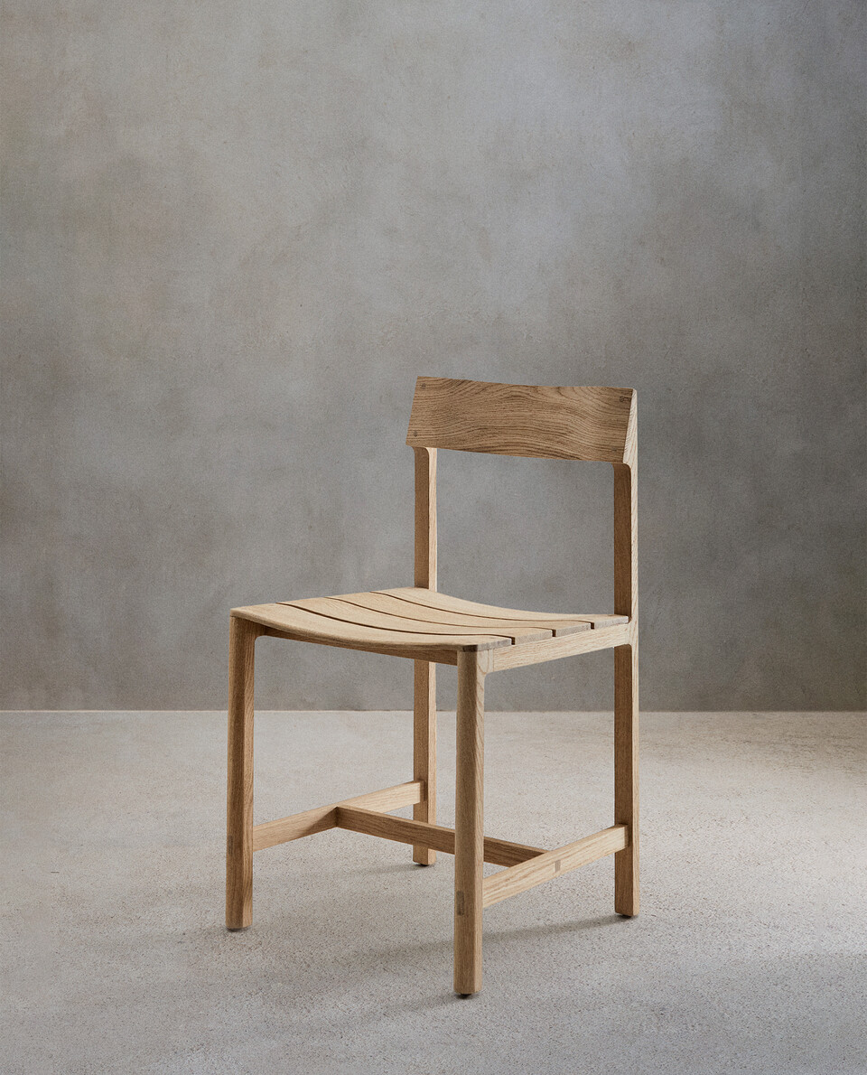 CHAIR 04