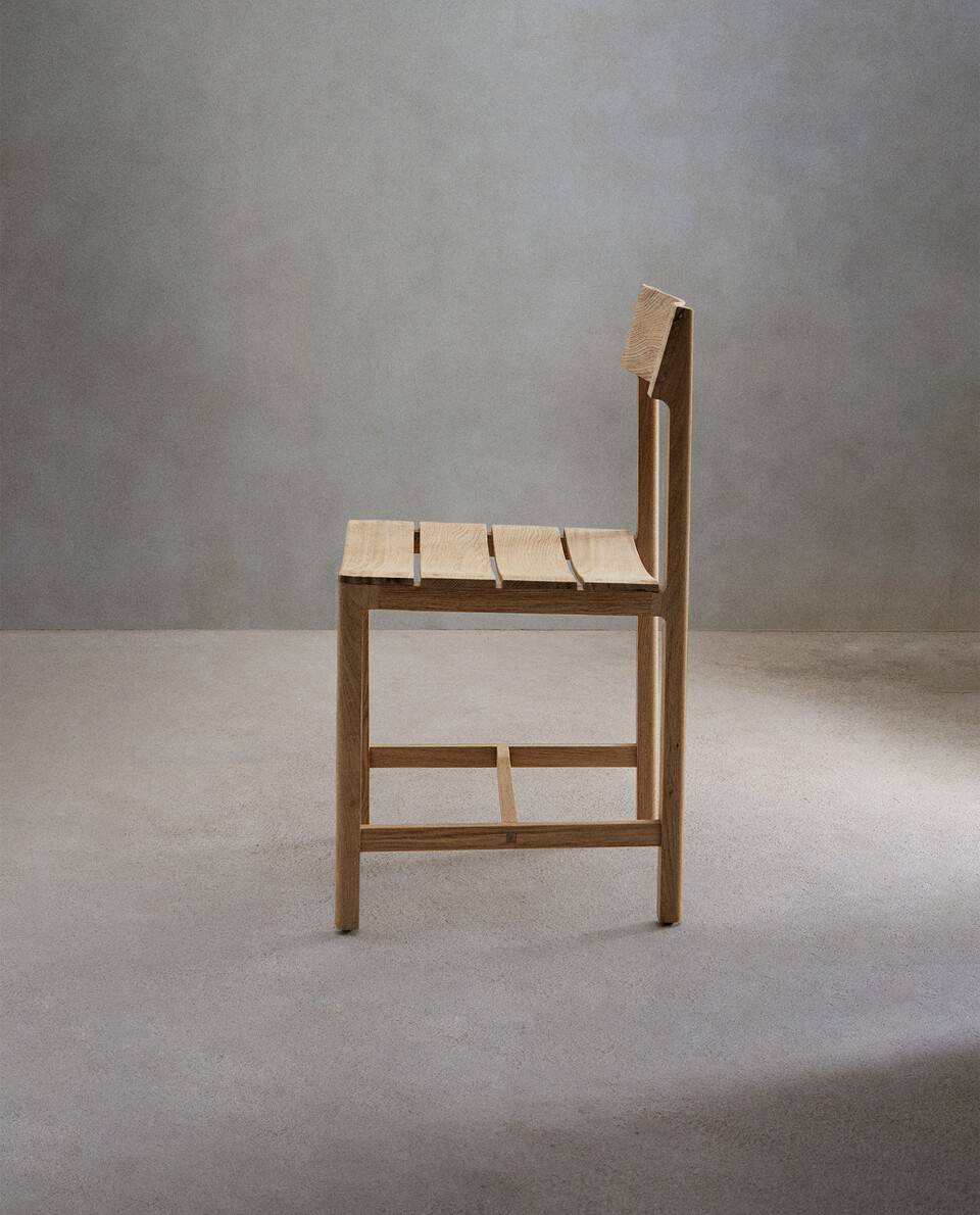 CHAIR 04