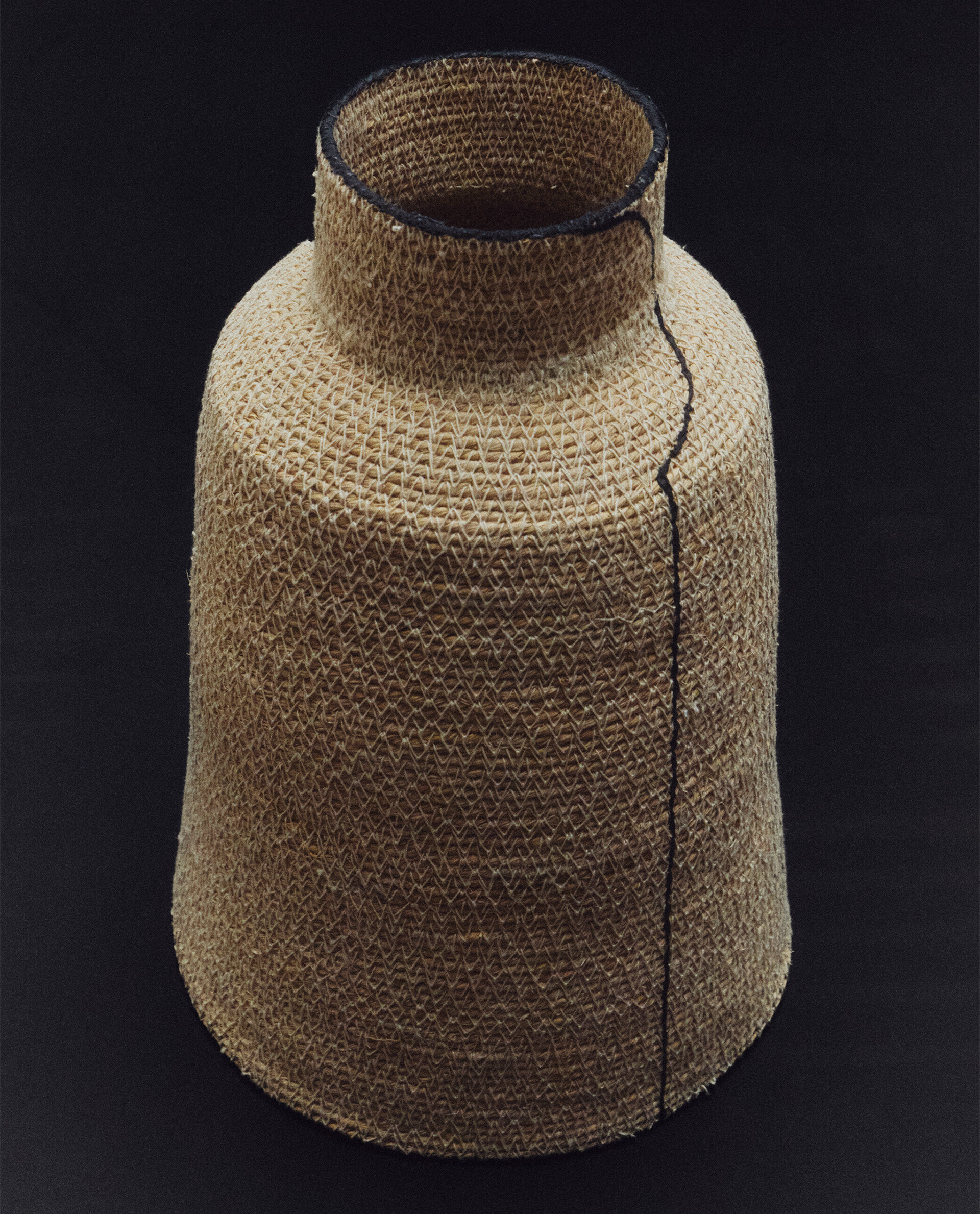 TALL SEAGRASS VASE WITH LINE Zara Home Cyprus