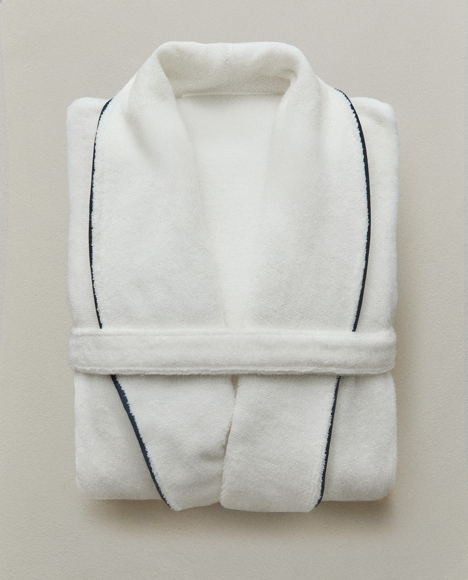 (400 GXM²) BATHROBE WITH PIPING | Zara Home UAE - ABU DHABI/AL AIN/RAS ...